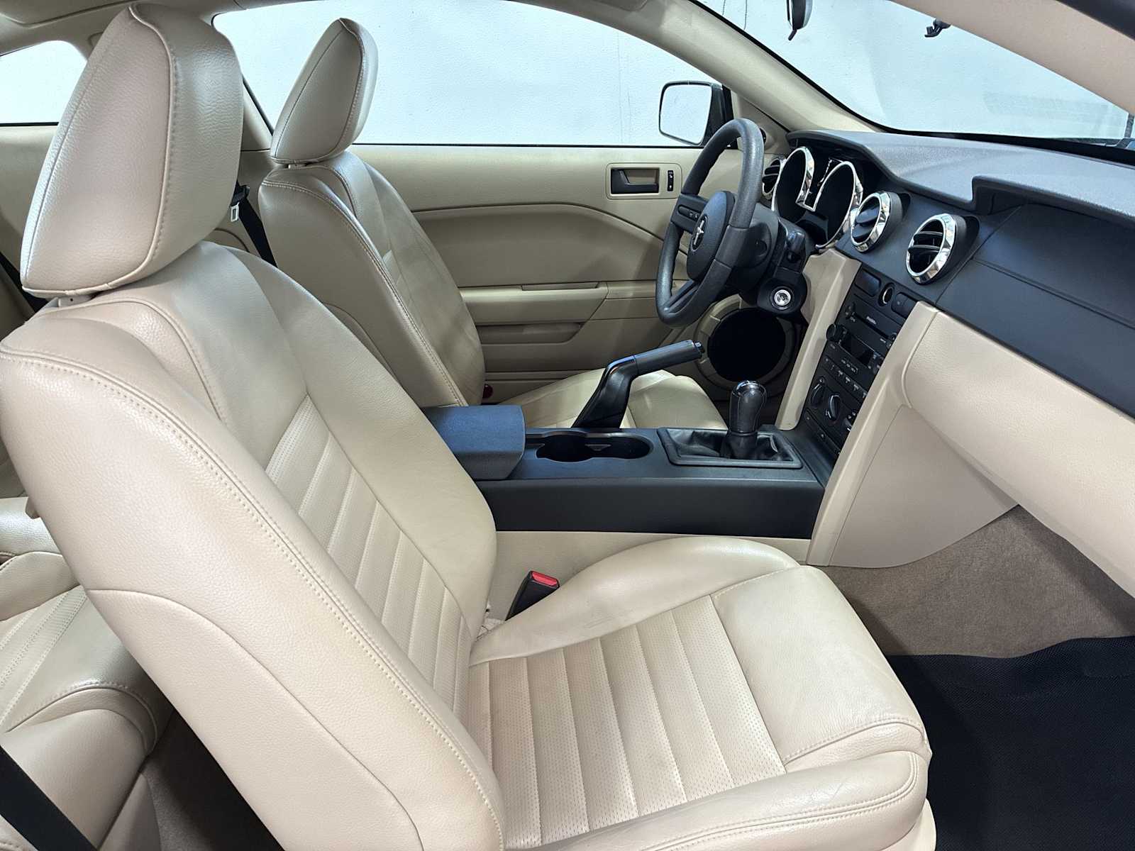 Thumbnail: 2005 Ford Mustang - 23