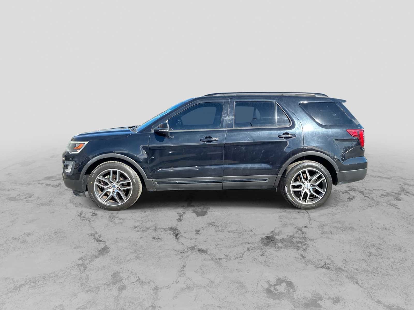 Thumbnail: 2016 Ford Explorer - 5