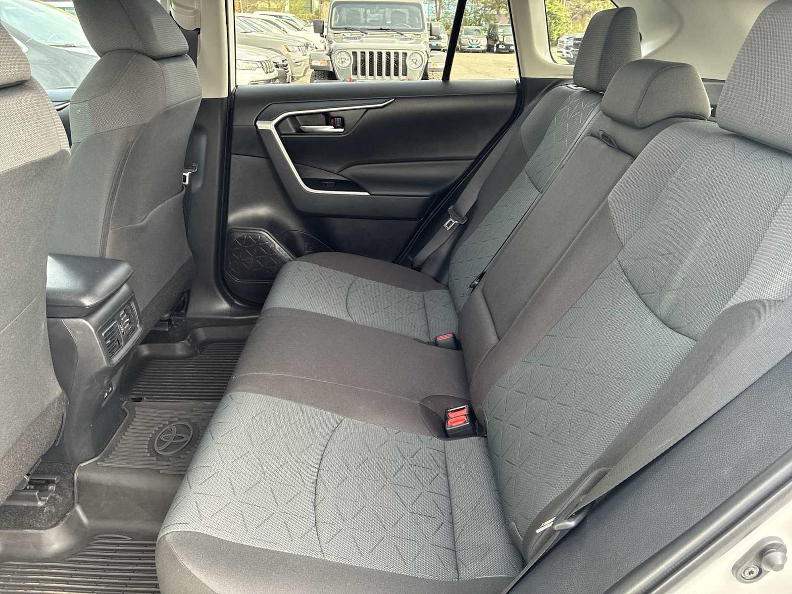 Thumbnail: 2025 Toyota RAV4 - 25