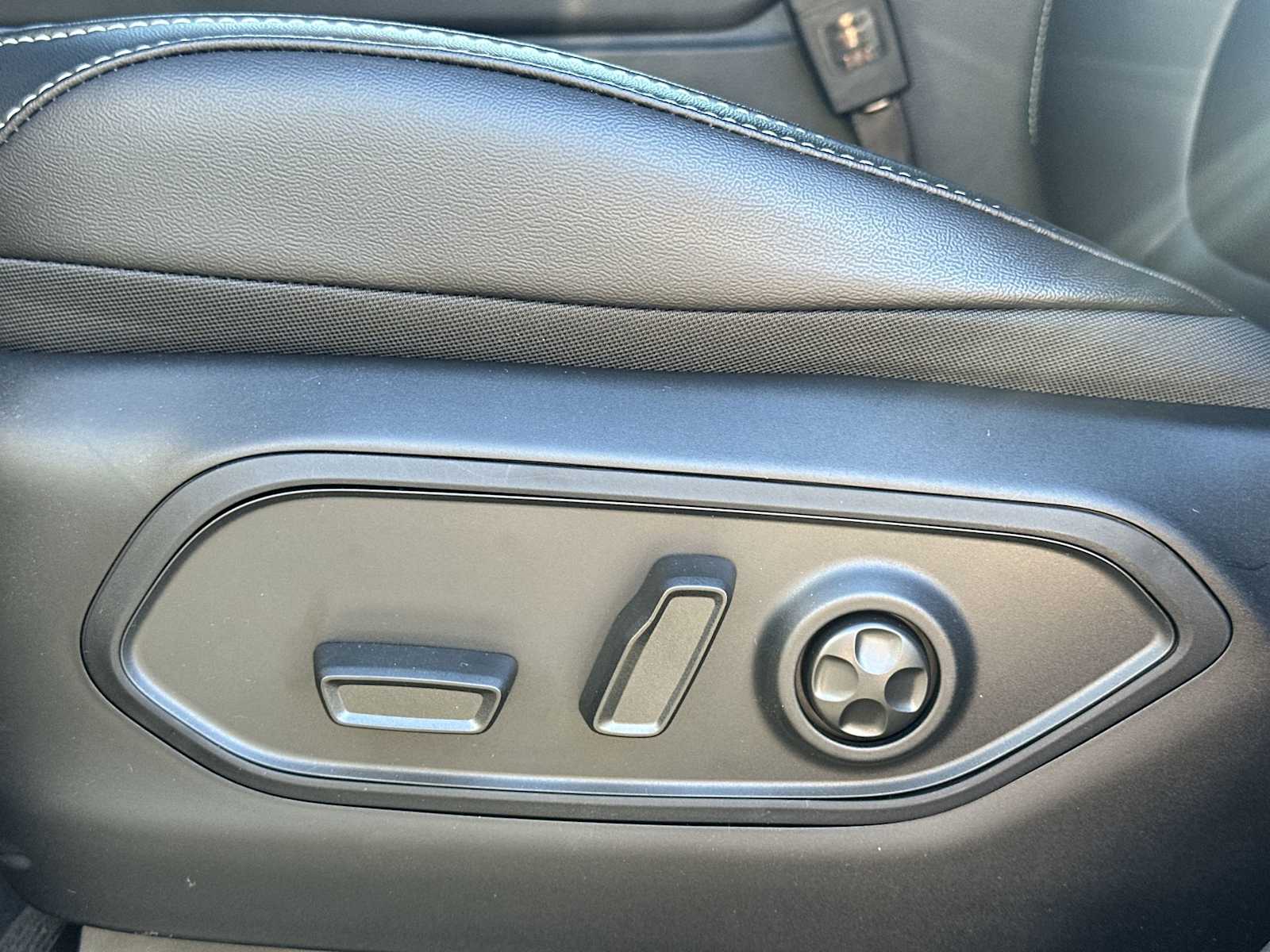 Thumbnail: 2025 Jeep Grand Cherokee - 14