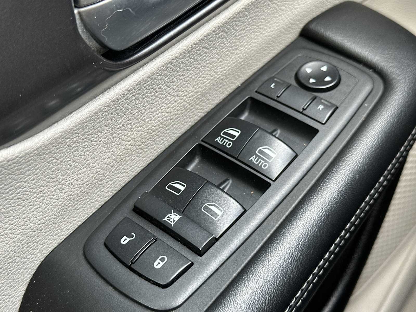 Thumbnail: 2018 Chrysler Pacifica - 15