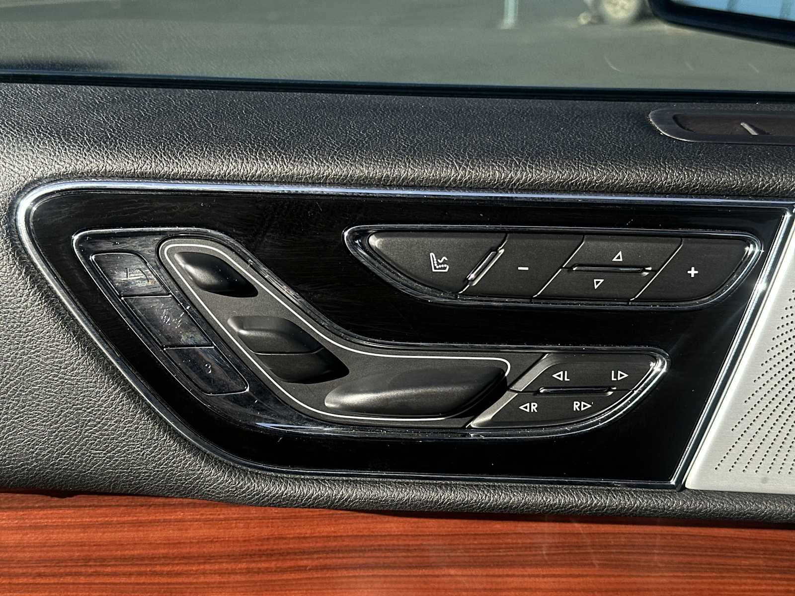 Thumbnail: 2021 Lincoln Navigator - 14