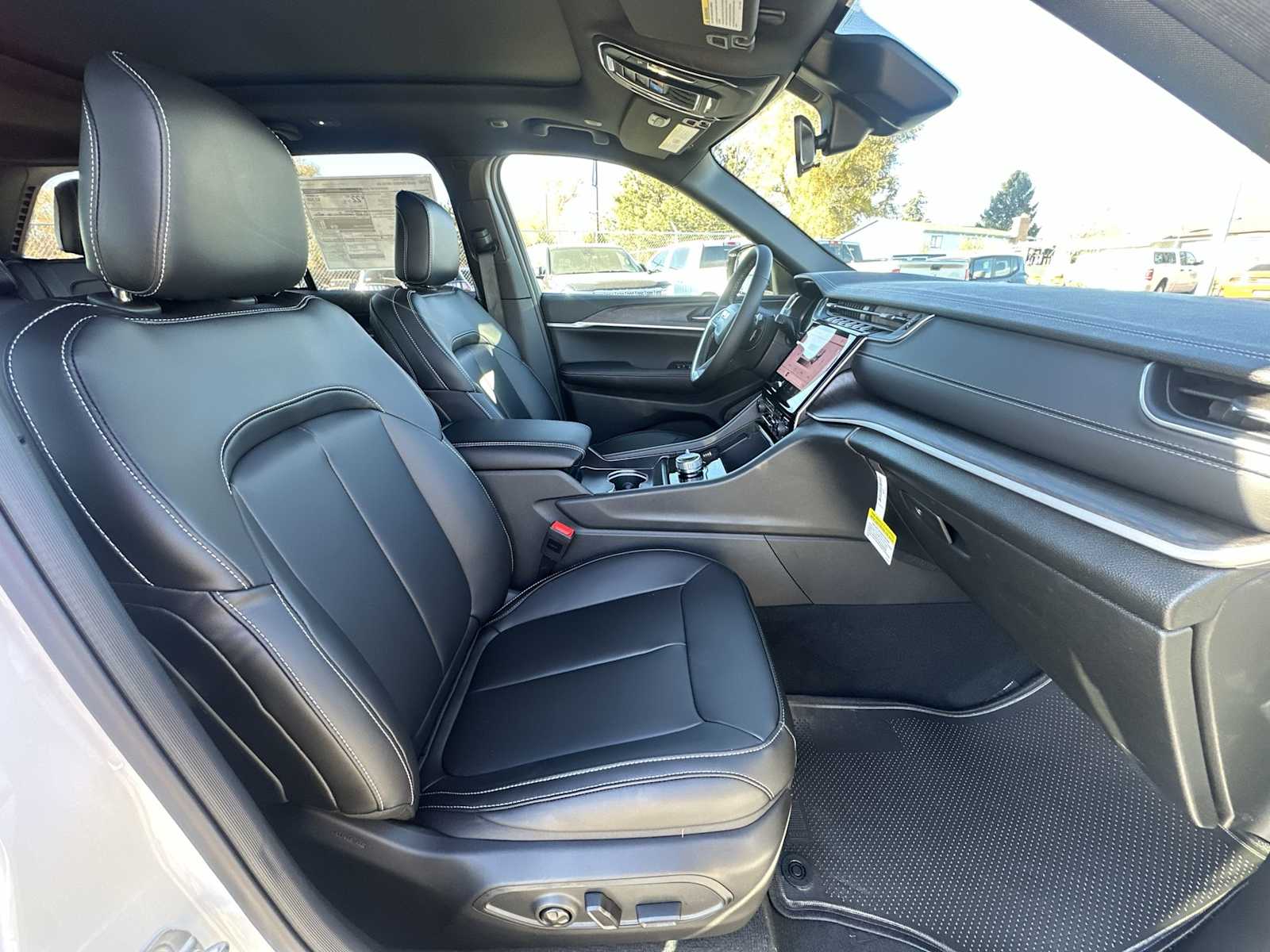 Thumbnail: 2025 Jeep Grand Cherokee - 25