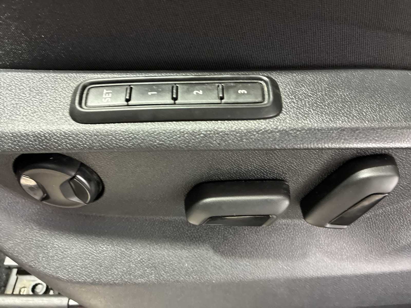 Thumbnail: 2019 Volkswagen Atlas - 14