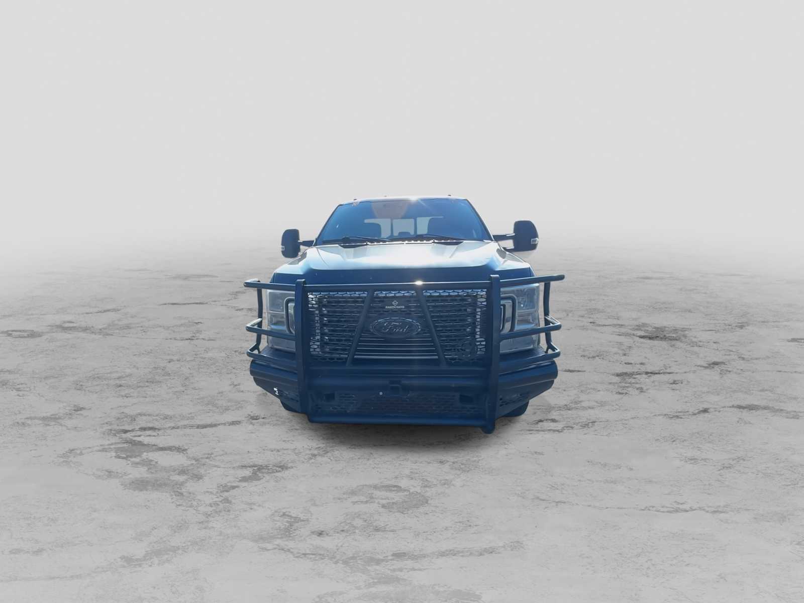 2022 Ford F-350 Lariat photo 2