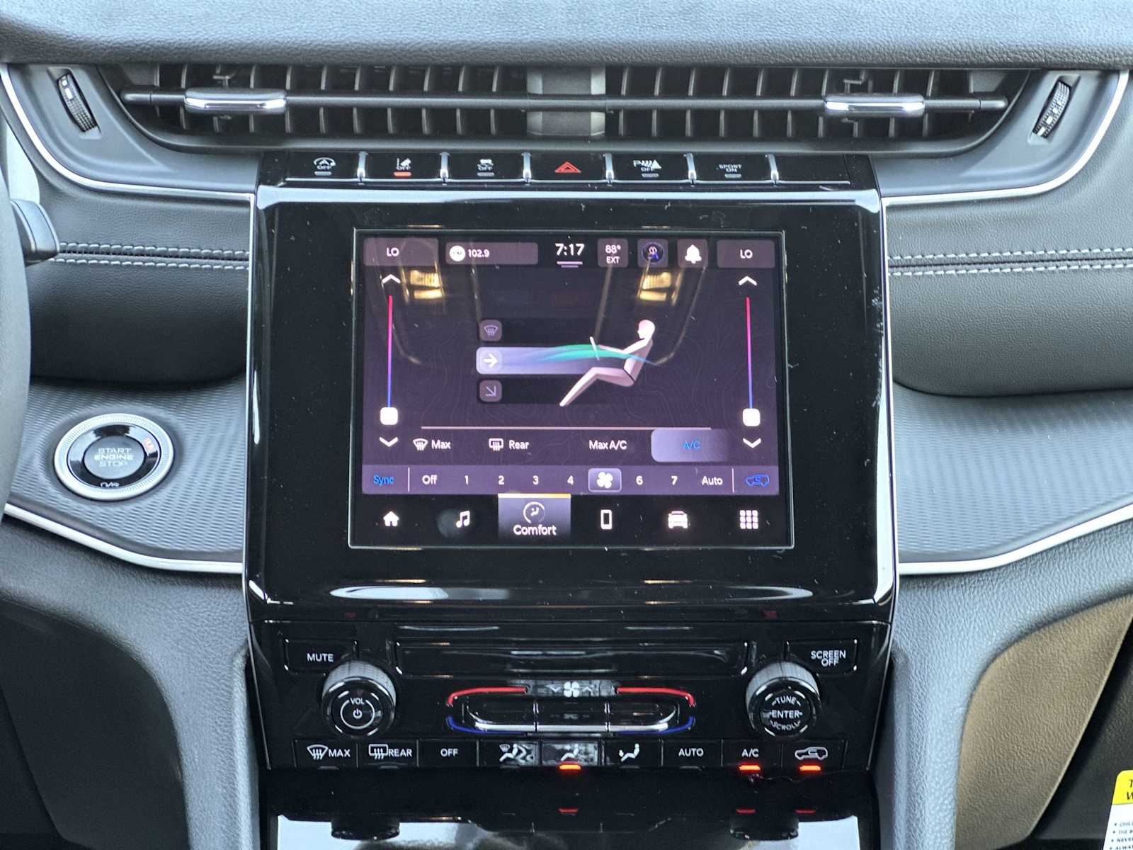 Thumbnail: 2025 Jeep Grand Cherokee - 17