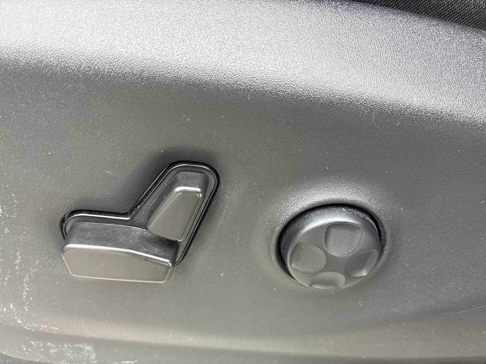 Thumbnail: 2022 Chrysler Pacifica - 14