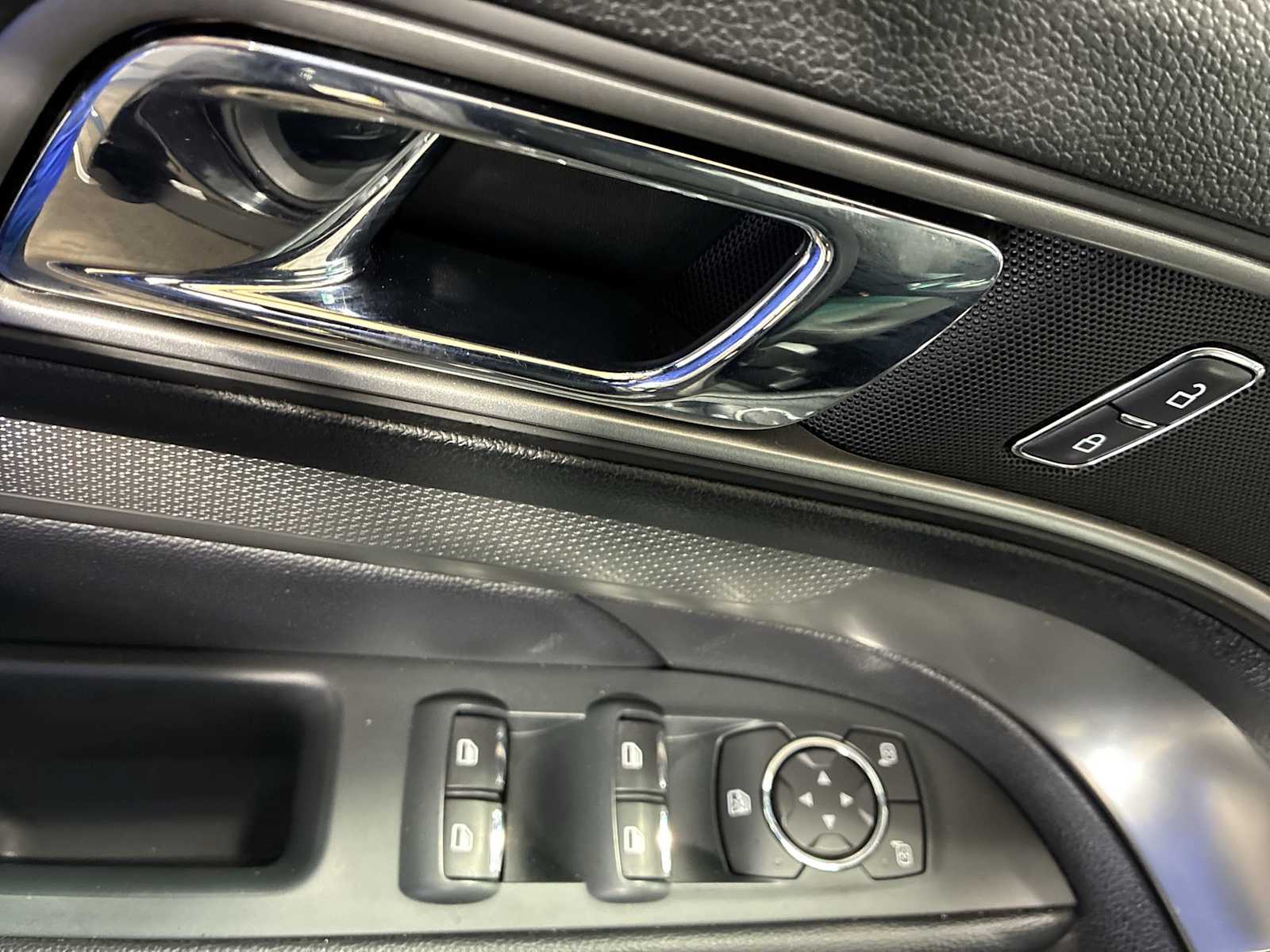 Thumbnail: 2019 Ford Explorer - 15