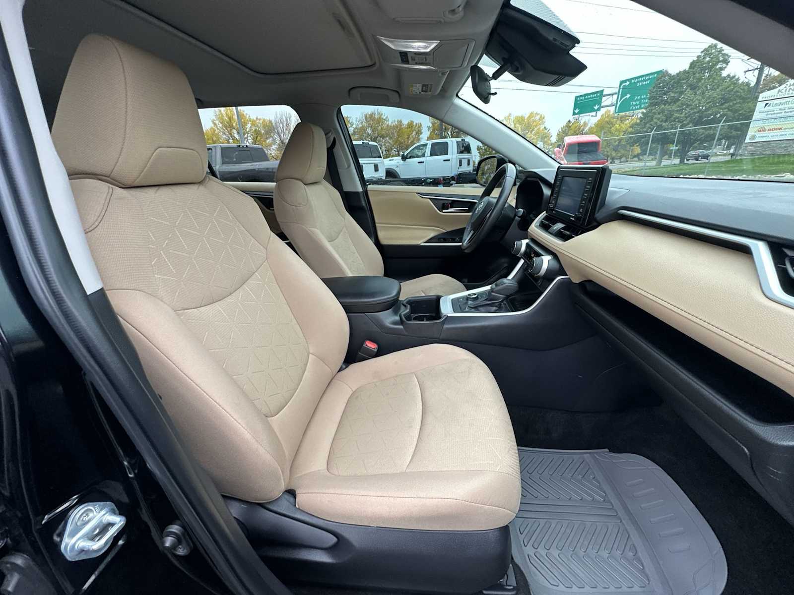 Thumbnail: 2022 Toyota RAV4 - 24