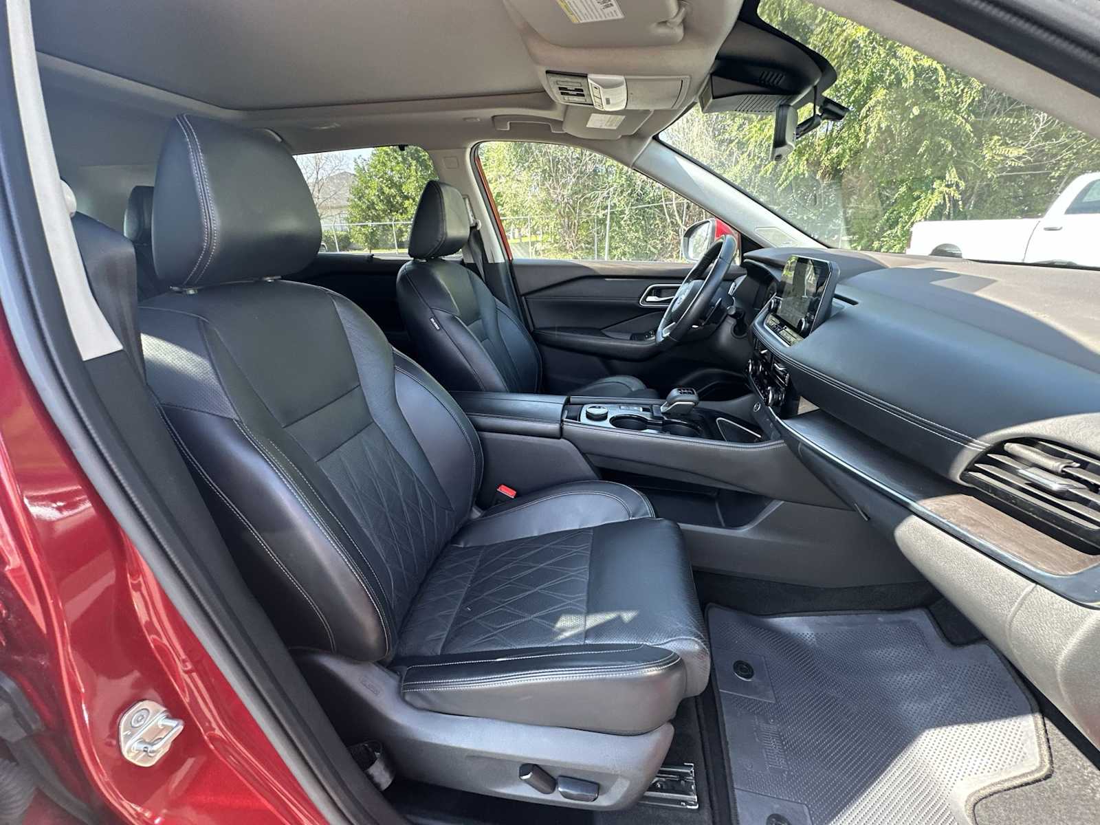 Thumbnail: 2022 Nissan Rogue - 25