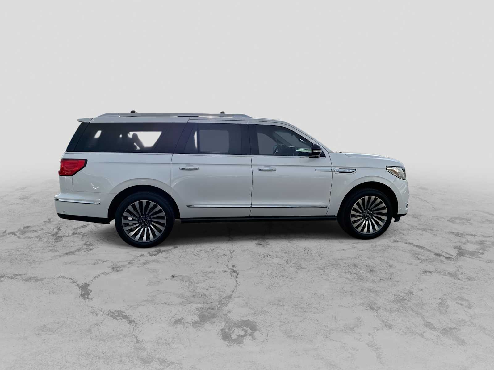 Thumbnail: 2019 Lincoln Navigator L - 9