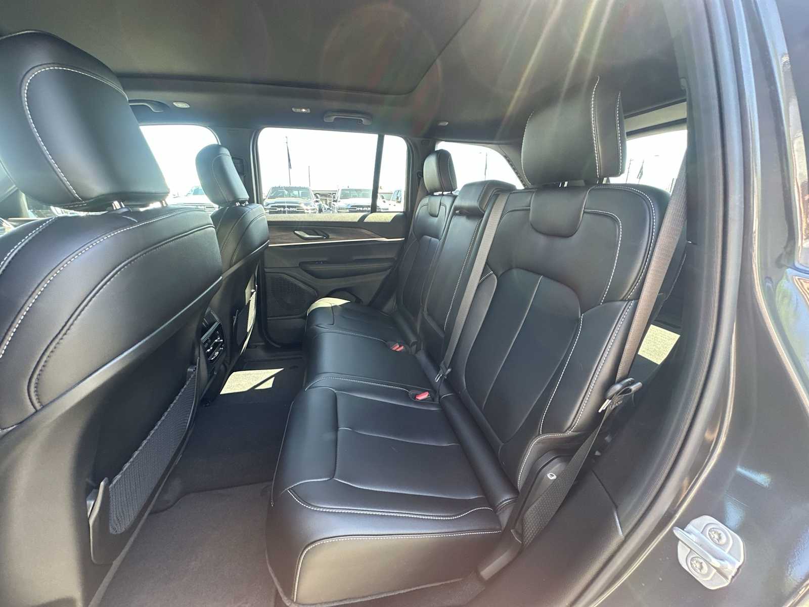 Thumbnail: 2025 Jeep Grand Cherokee - 24