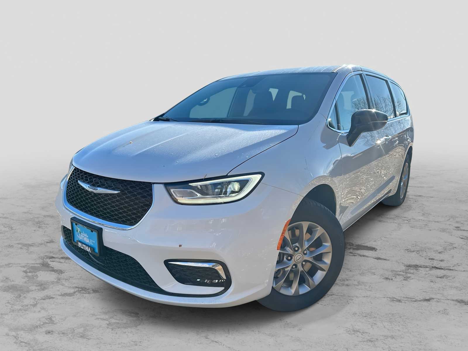 2026 Chrysler Pacifica Select's photo
