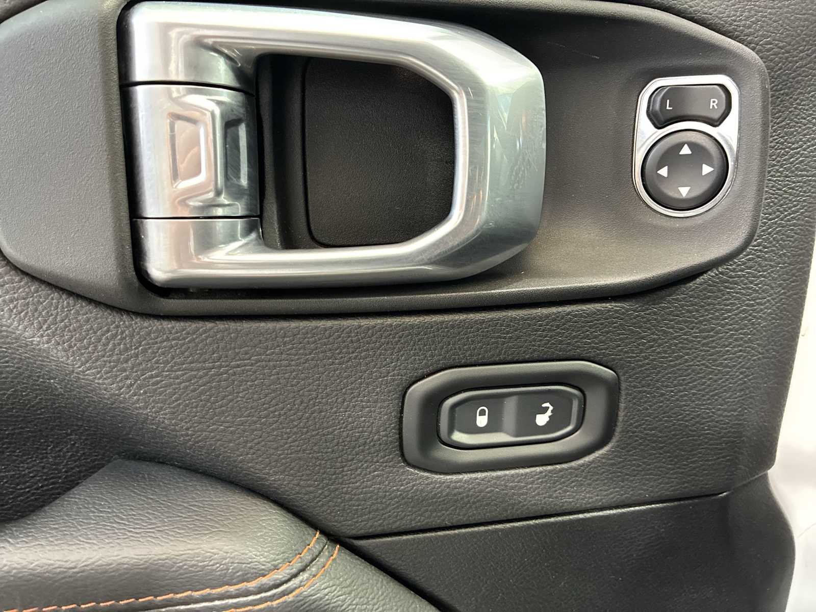 Thumbnail: 2021 Jeep Gladiator - 15