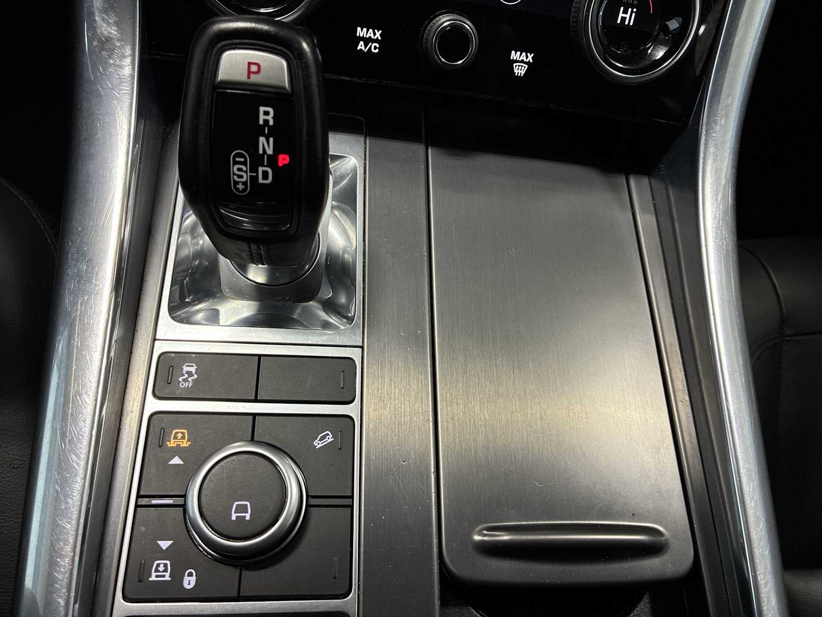 Thumbnail: 2021 Land Rover Range Rover Sport - 21