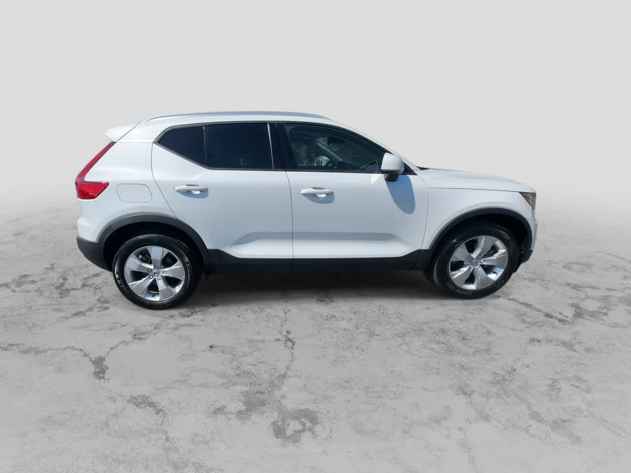 Thumbnail: 2022 Volvo XC40 - 9