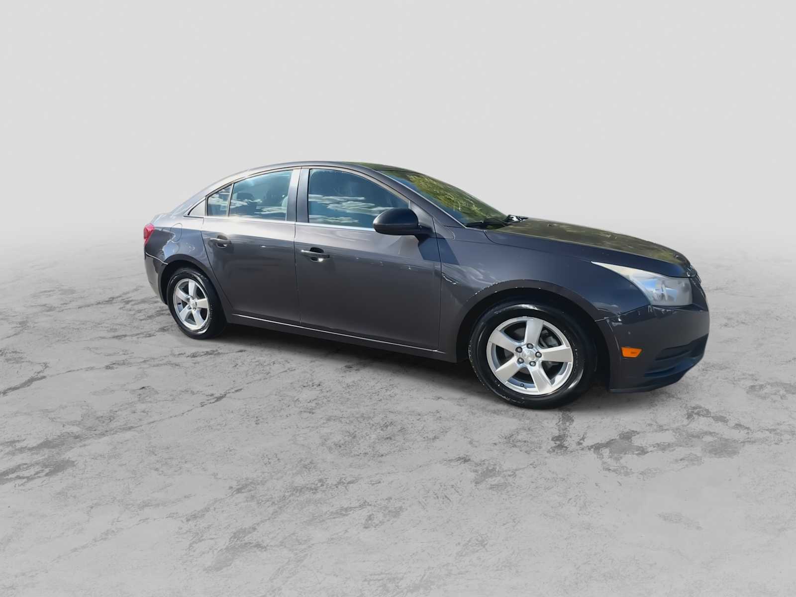2014 Chevrolet Cruze photo 2