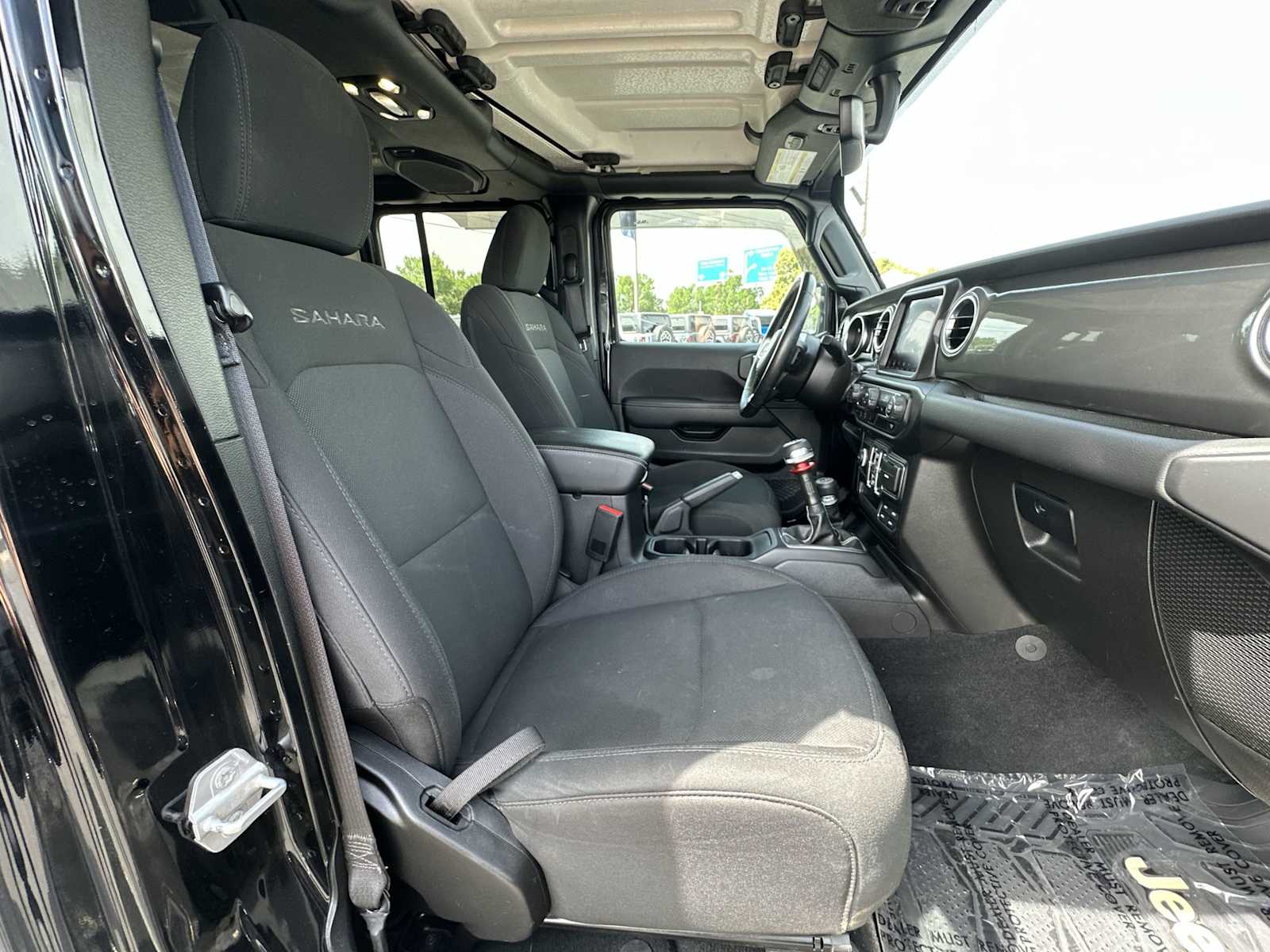 Thumbnail: 2022 Jeep Wrangler - 24