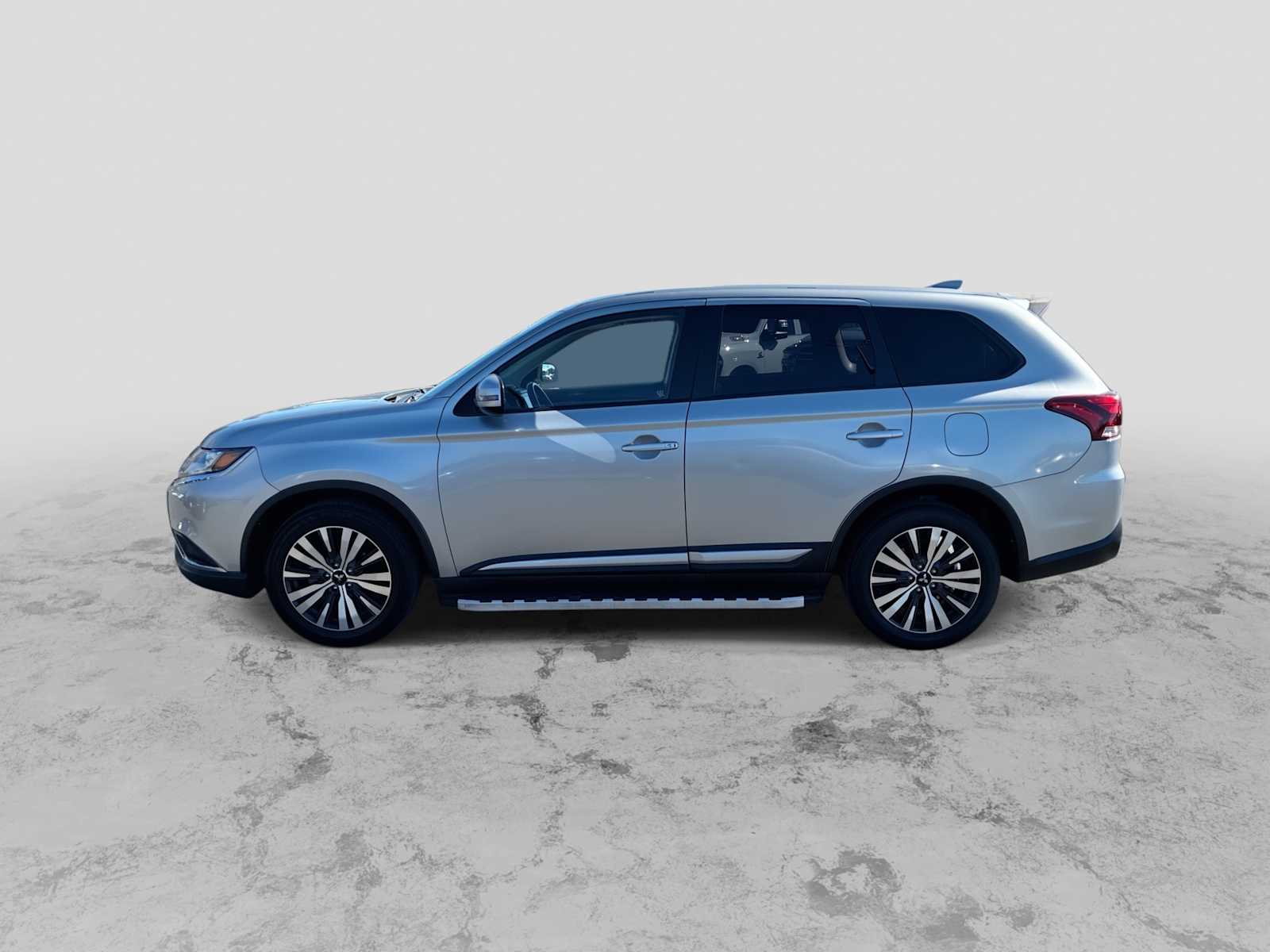 Thumbnail: 2019 Mitsubishi Outlander - 5