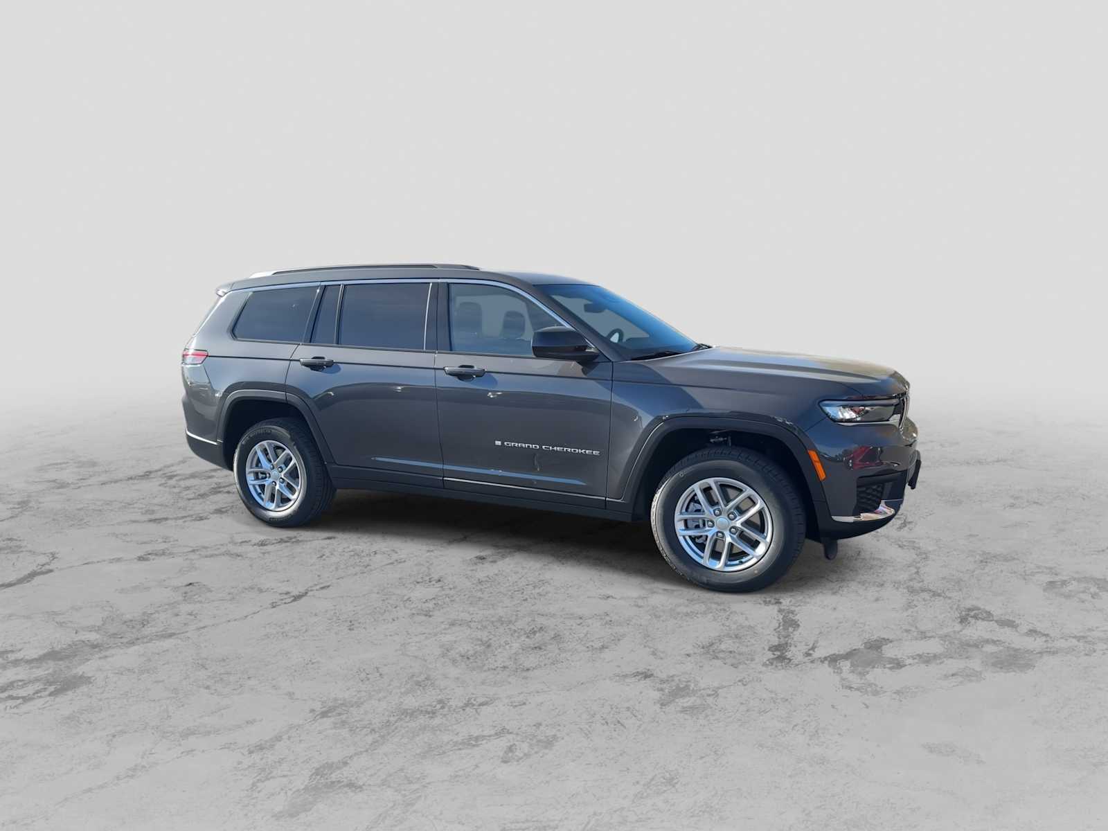 Thumbnail: 2025 Jeep Grand Cherokee - 3