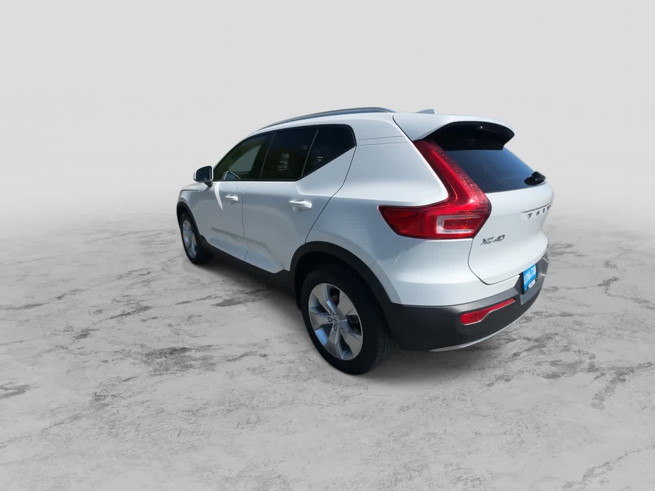 Thumbnail: 2022 Volvo XC40 - 6