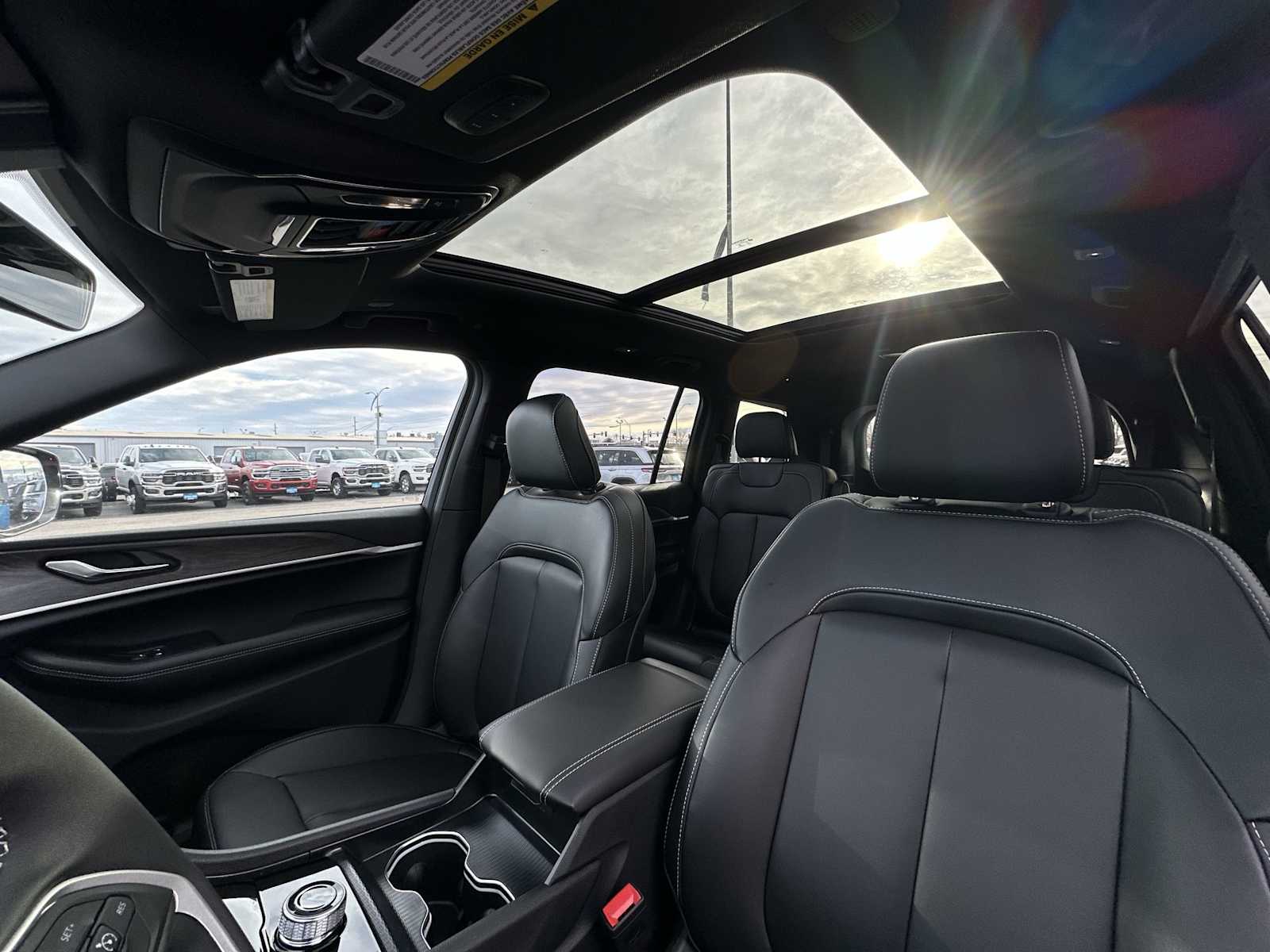 Thumbnail: 2025 Jeep Grand Cherokee - 16