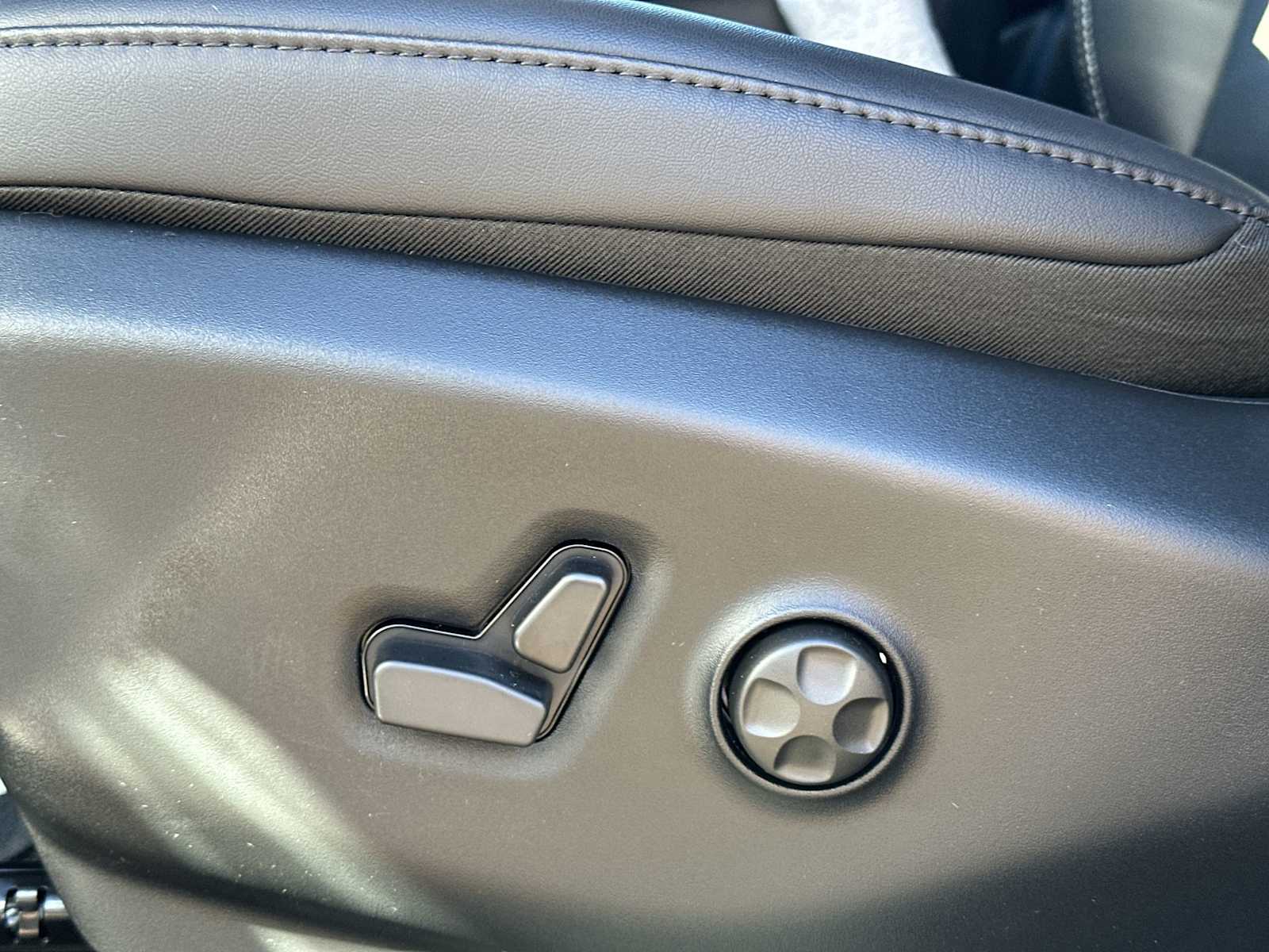 Thumbnail: 2026 Chrysler Voyager - 14