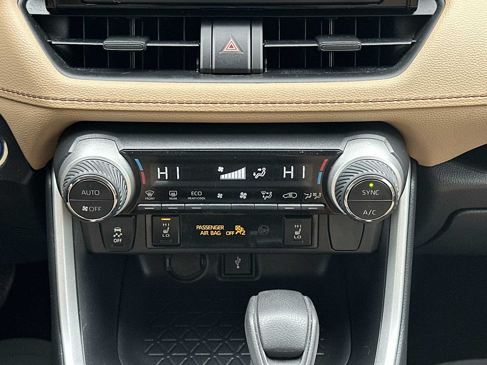 Thumbnail: 2022 Toyota RAV4 - 17