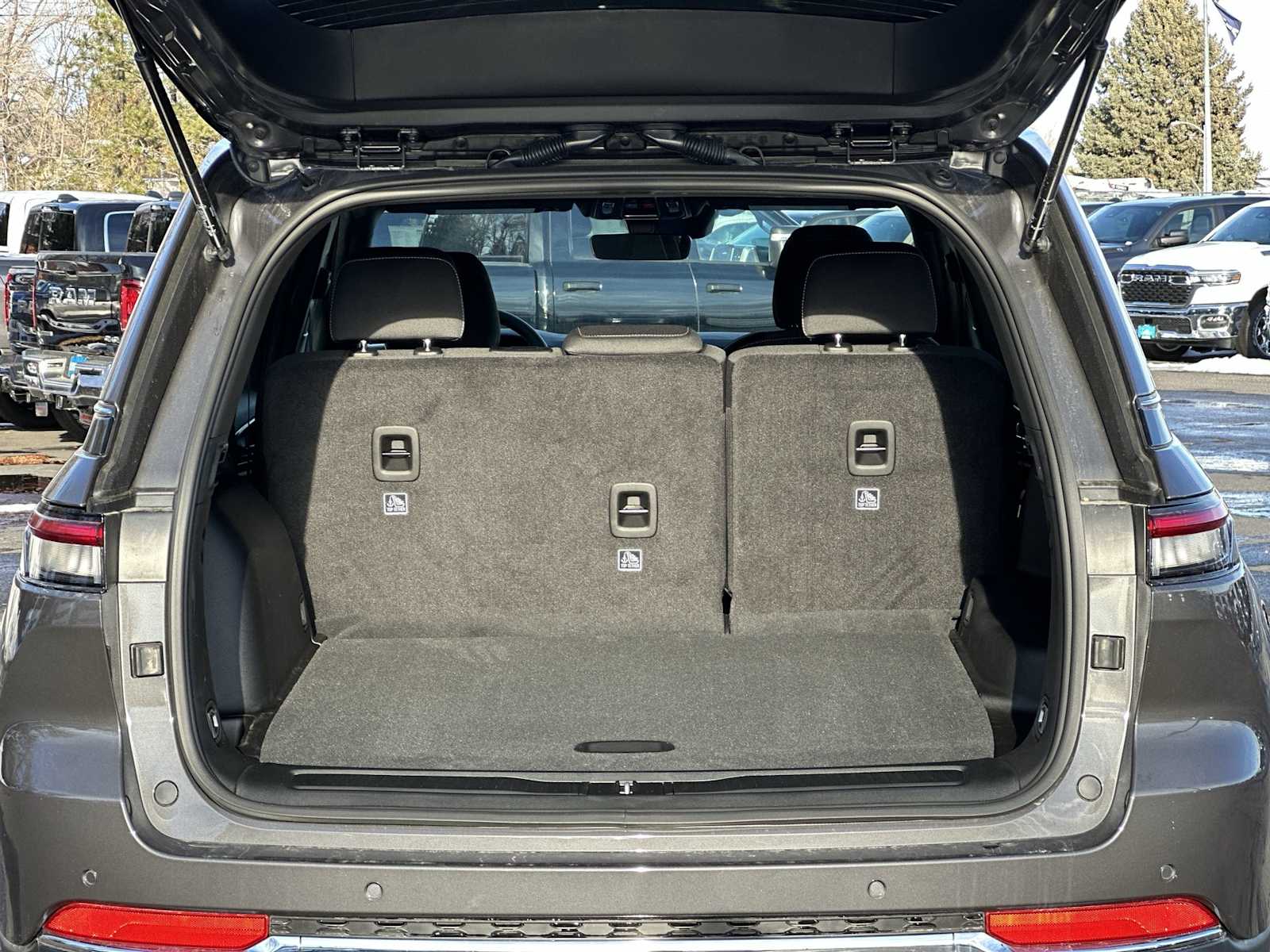 Thumbnail: 2025 Jeep Grand Cherokee - 18