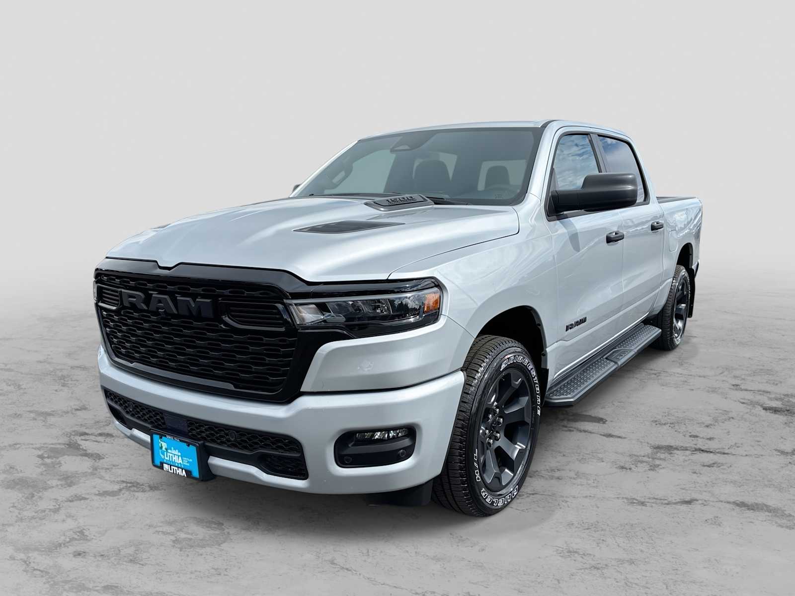 2026 Ram 1500 EXPRESS CREW CAB 4X4 5'7 BOX
