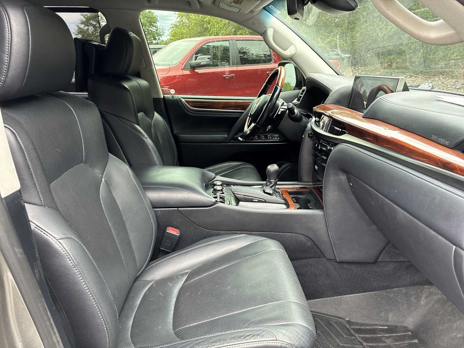 2017 Lexus LX 570 - Photo 27