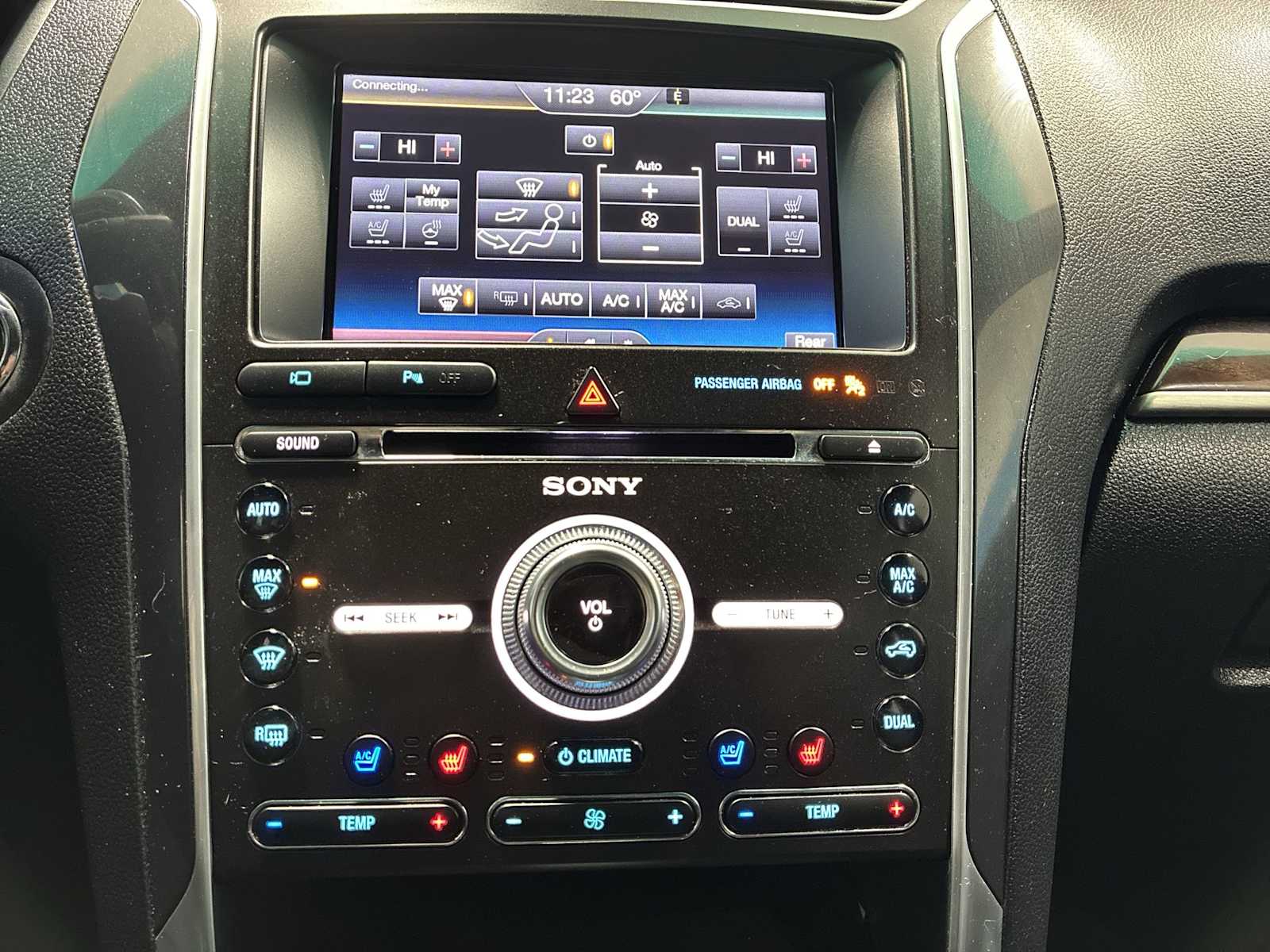 Thumbnail: 2016 Ford Explorer - 17