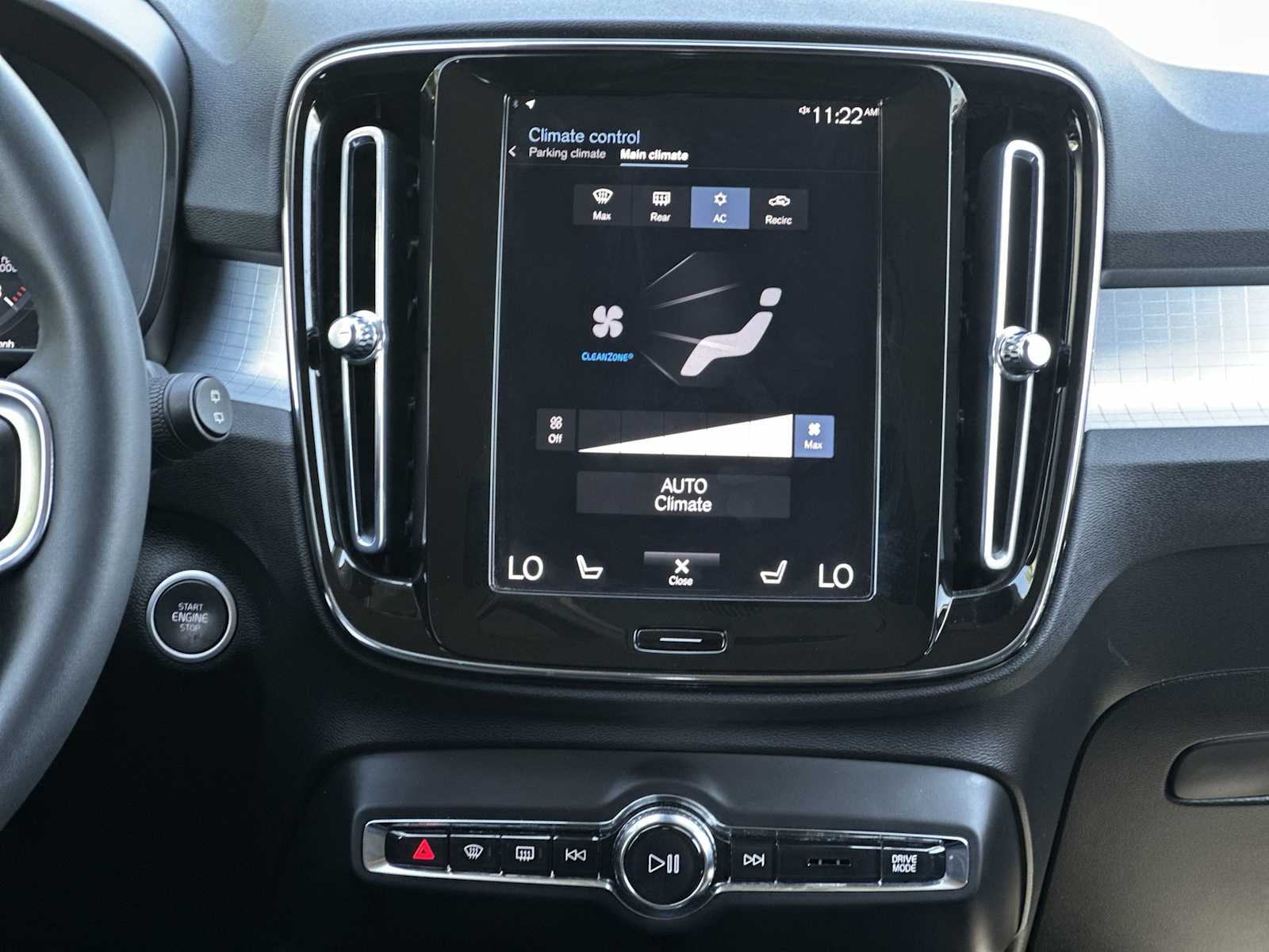 Thumbnail: 2022 Volvo XC40 - 16