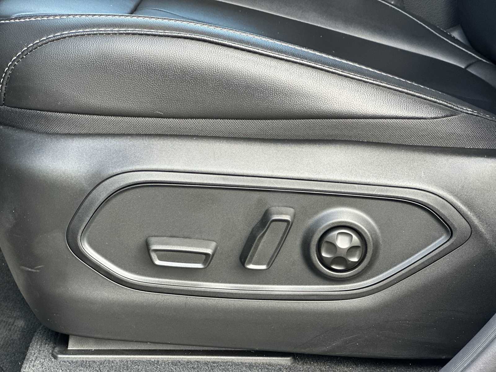 Thumbnail: 2025 Jeep Grand Cherokee - 14