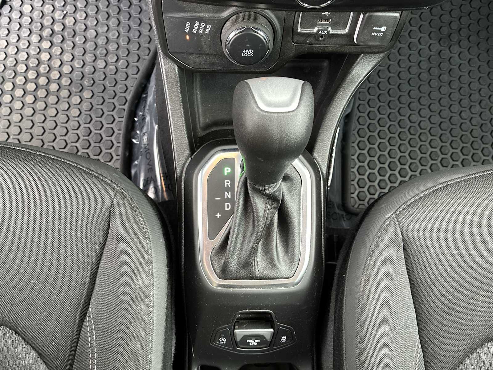 Thumbnail: 2023 Jeep Renegade - 21