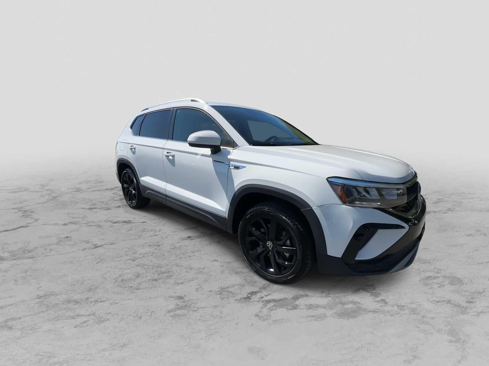 2022 Volkswagen Taos SE photo 2