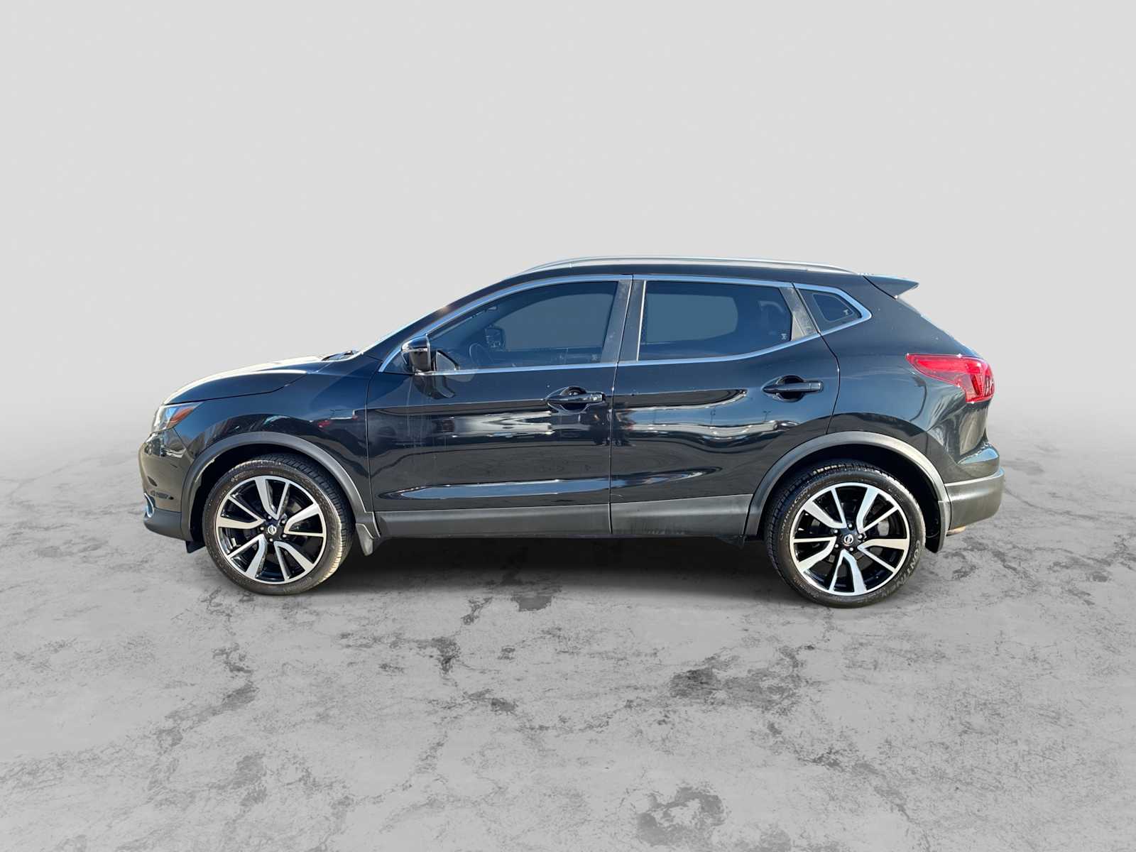 Thumbnail: 2017 Nissan Rogue Sport - 5