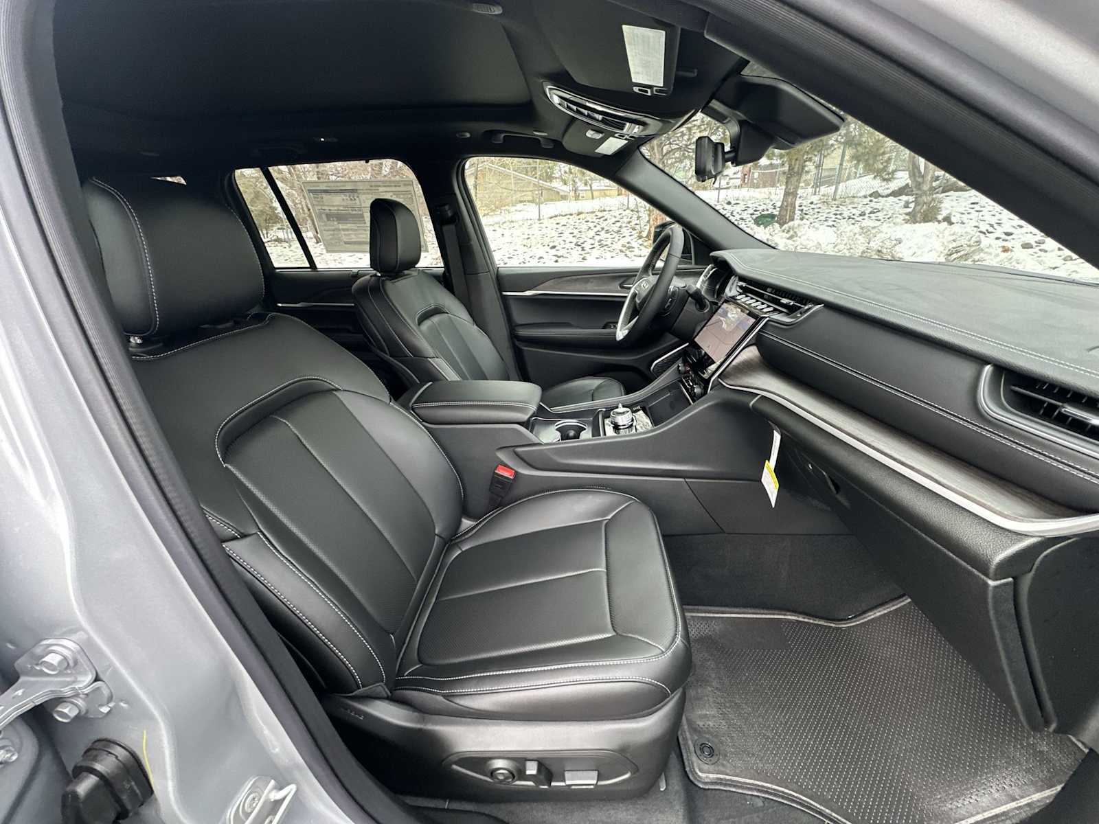 Thumbnail: 2025 Jeep Grand Cherokee - 25