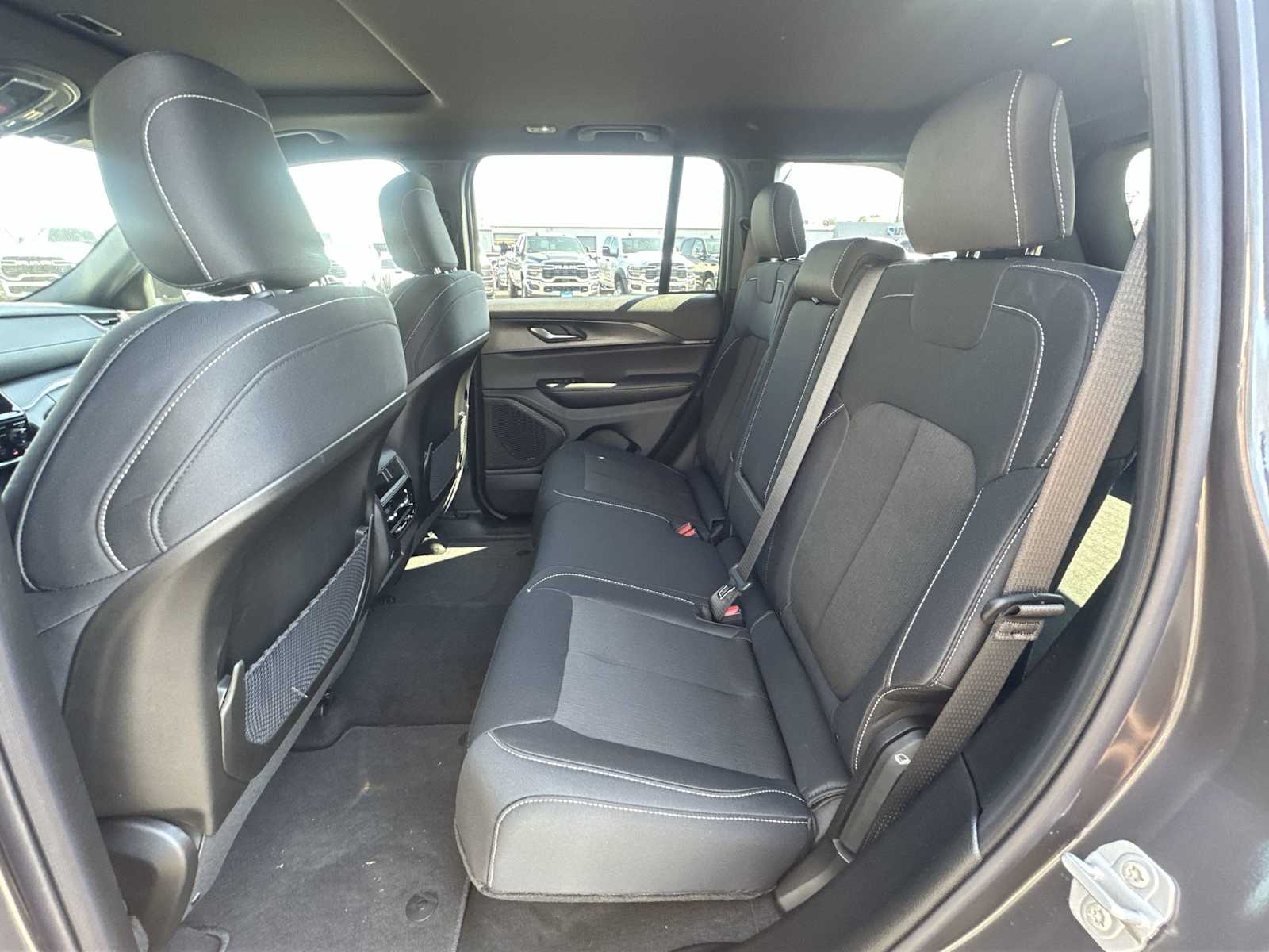 Thumbnail: 2025 Jeep Grand Cherokee - 23