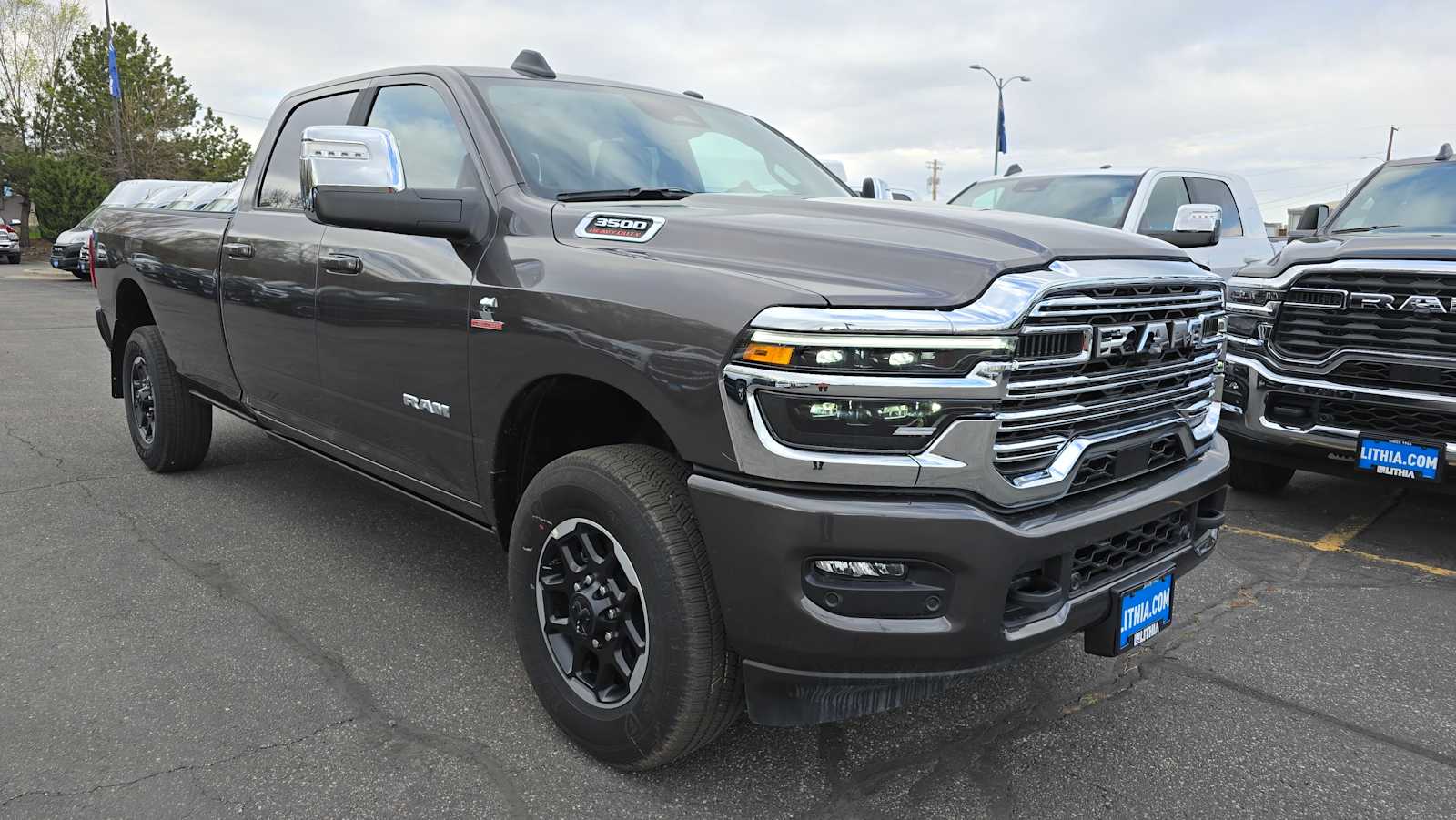 2025 Ram 3500 Laramie photo 4