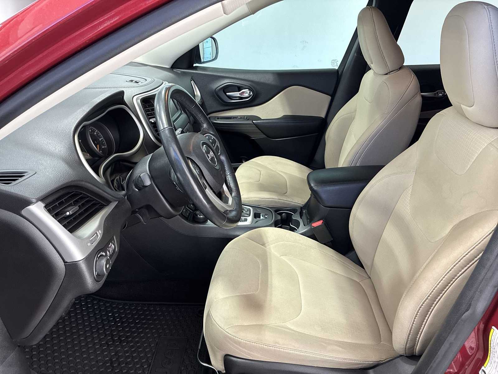 Thumbnail: 2015 Jeep Cherokee - 13