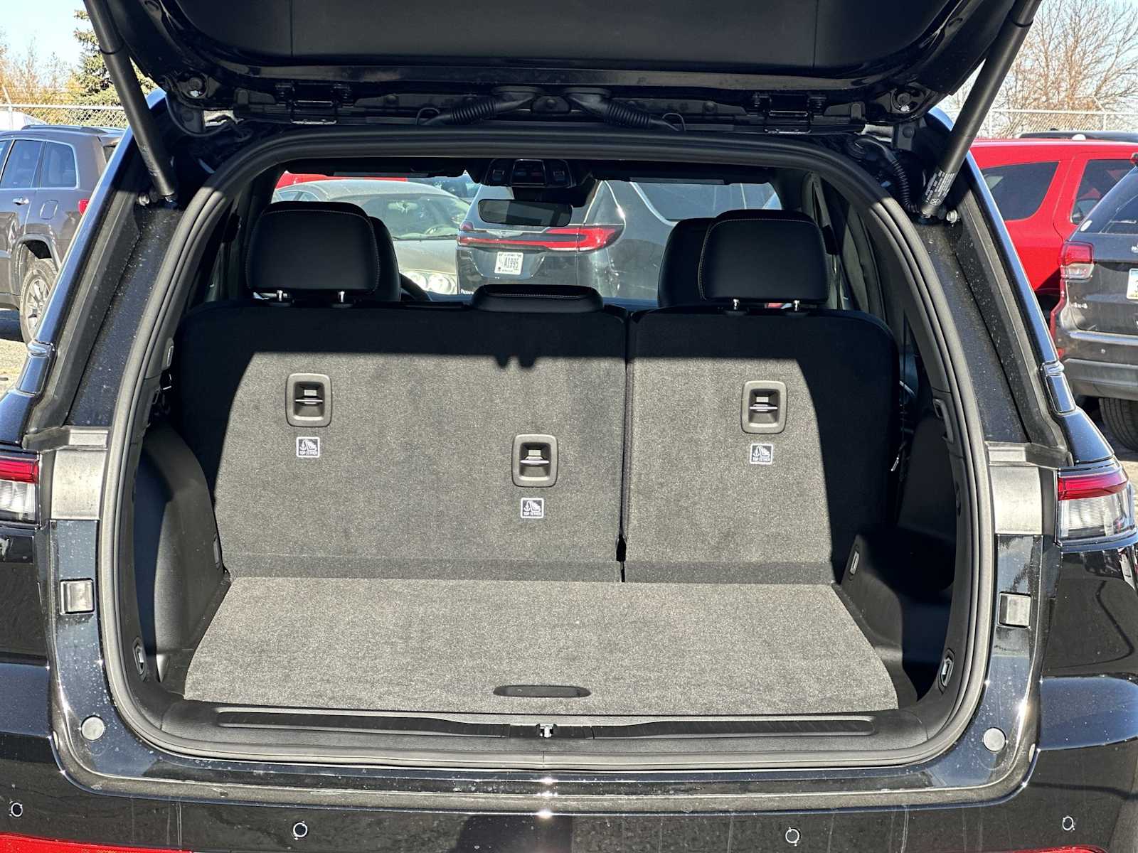 Thumbnail: 2025 Jeep Grand Cherokee - 19