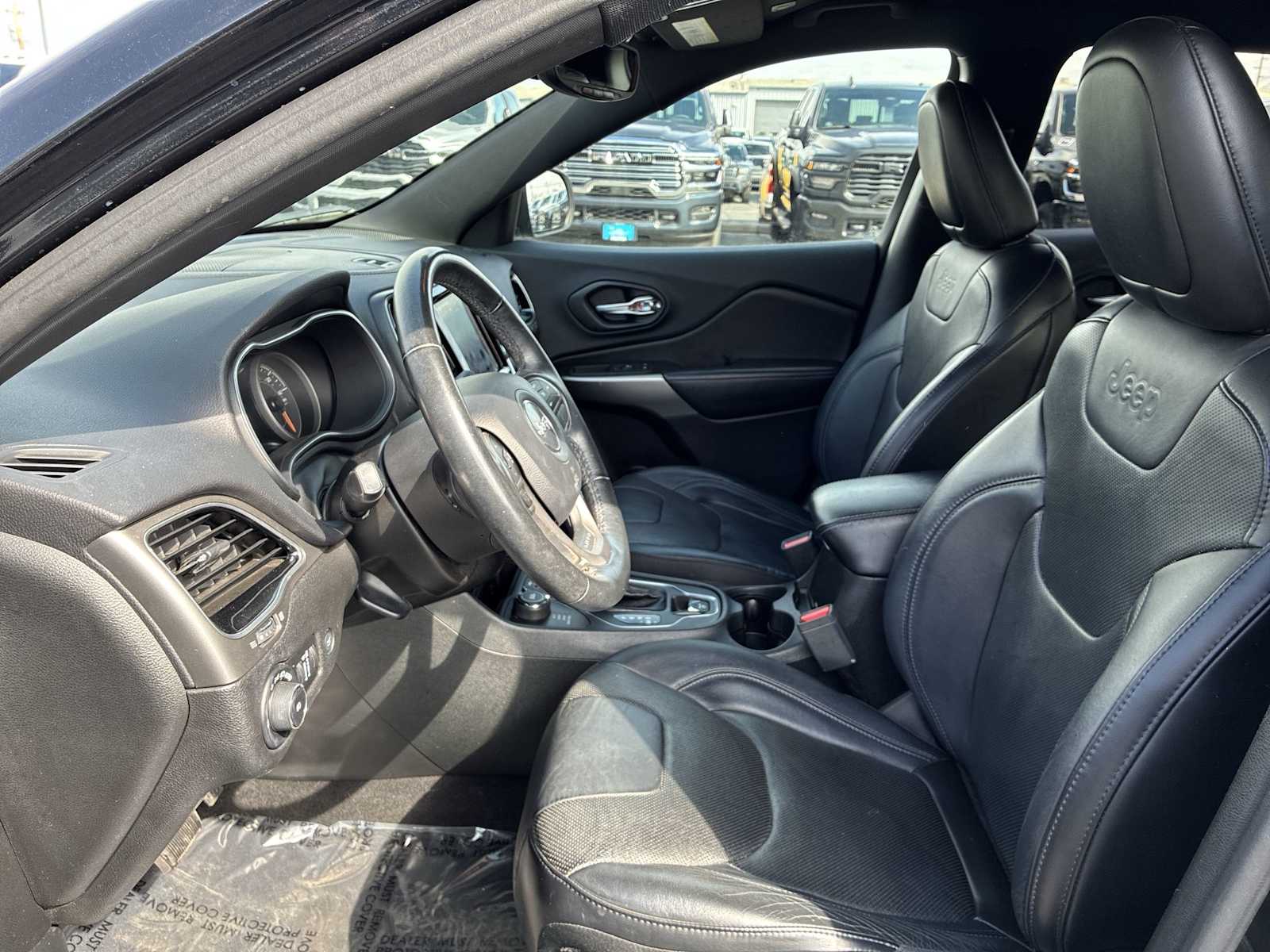 Thumbnail: 2019 Jeep Cherokee - 13