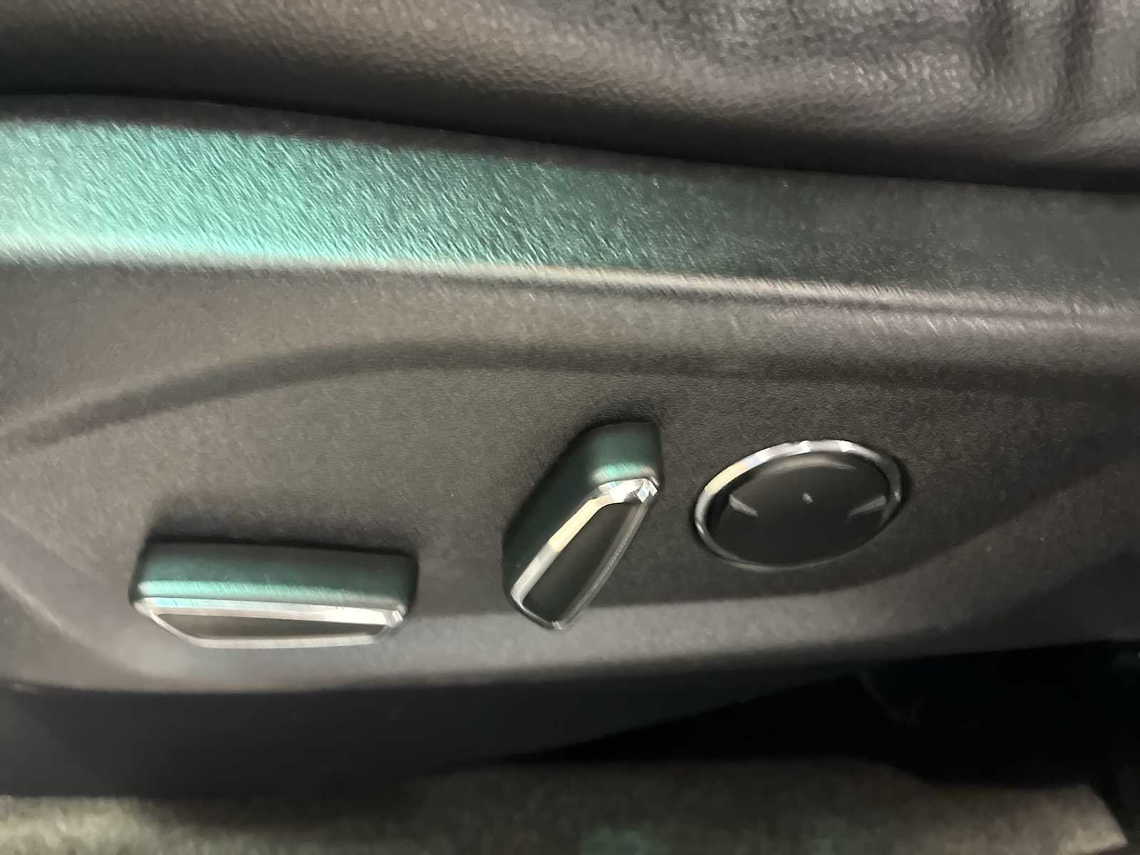 Thumbnail: 2016 Ford Explorer - 14