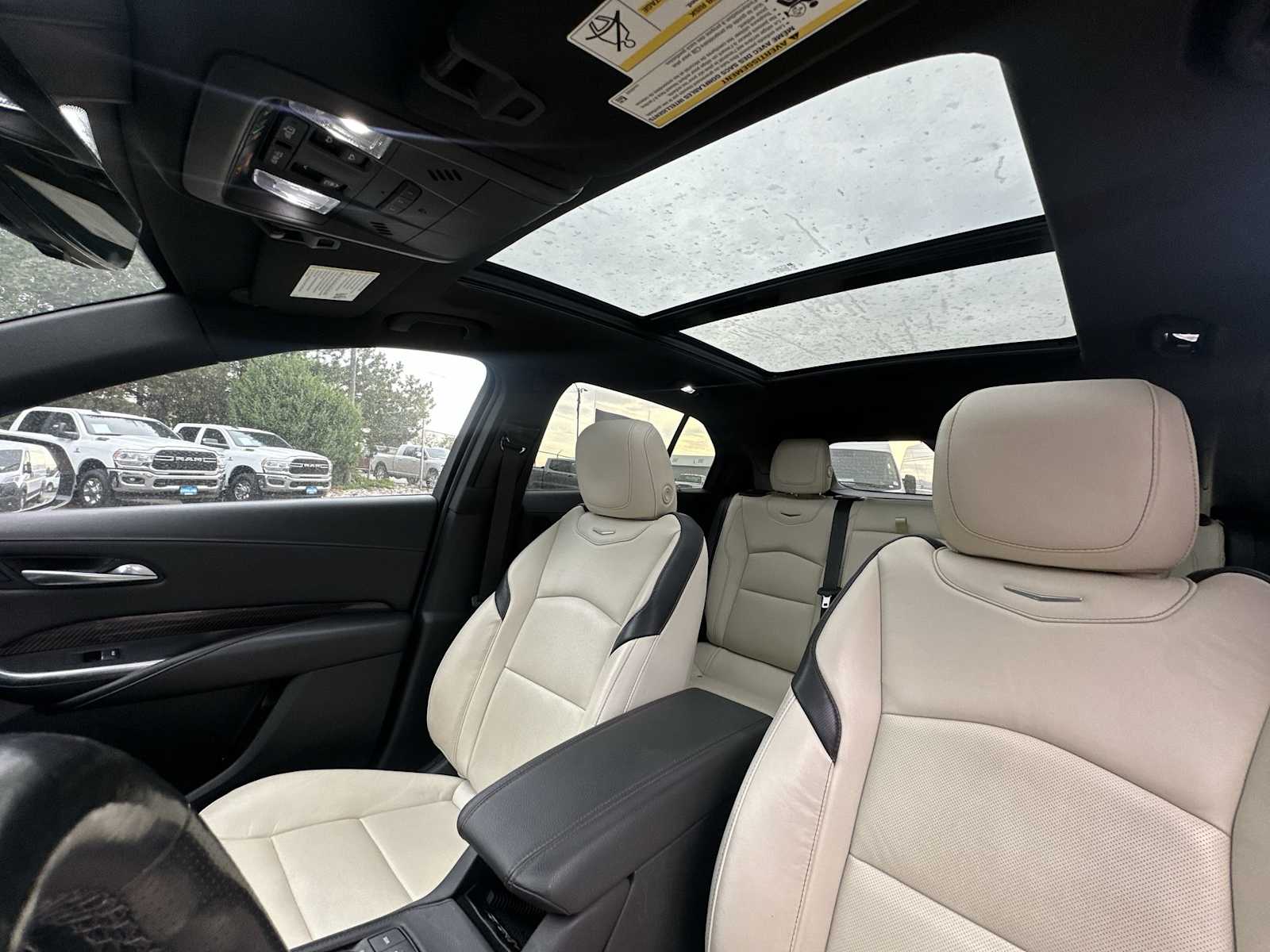 Thumbnail: 2022 Cadillac XT4 - 16