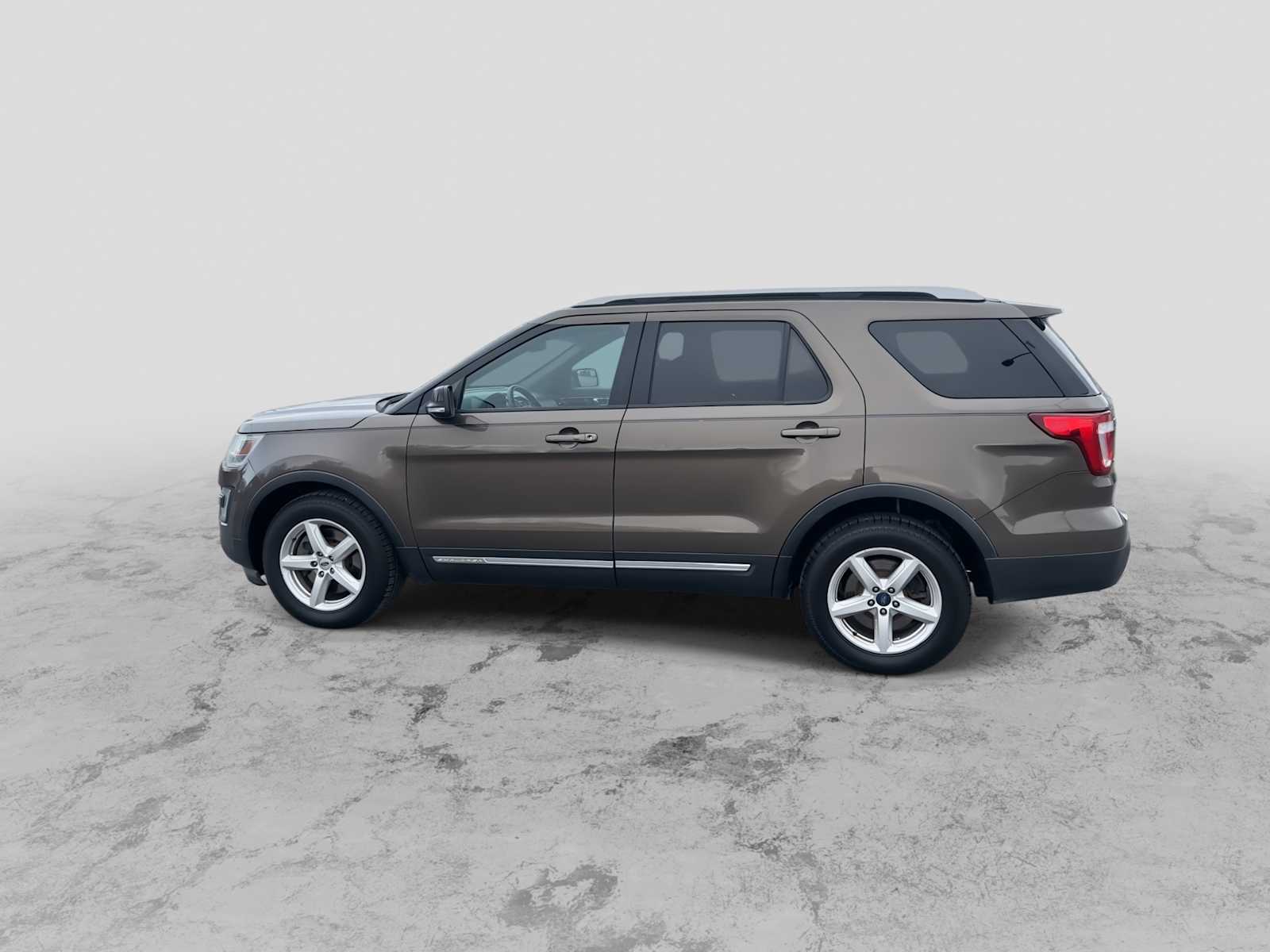 Thumbnail: 2016 Ford Explorer - 5