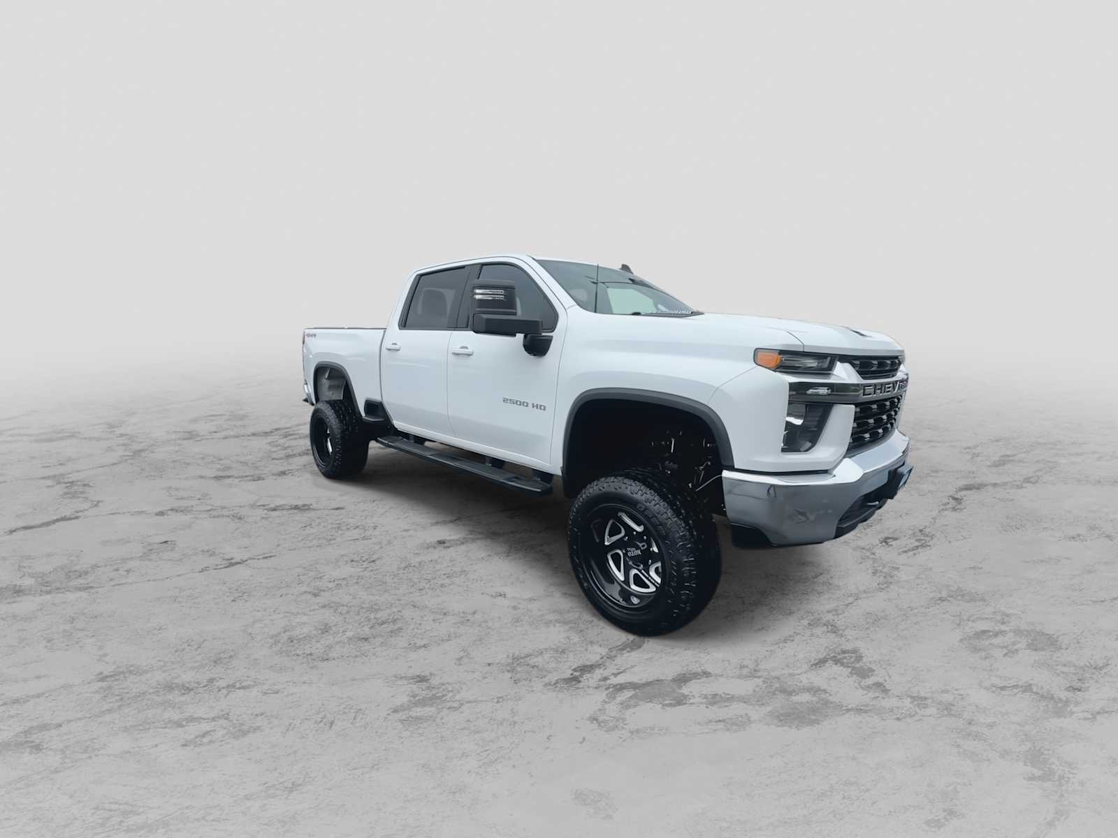 2021 Chevrolet Silverado 2500HD LT photo 2
