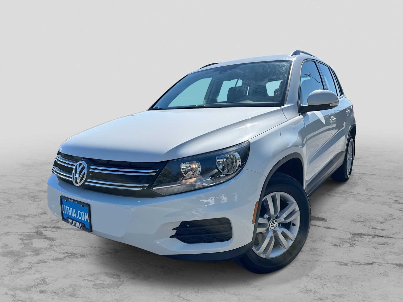 Thumbnail: 2017 Volkswagen Tiguan - 1