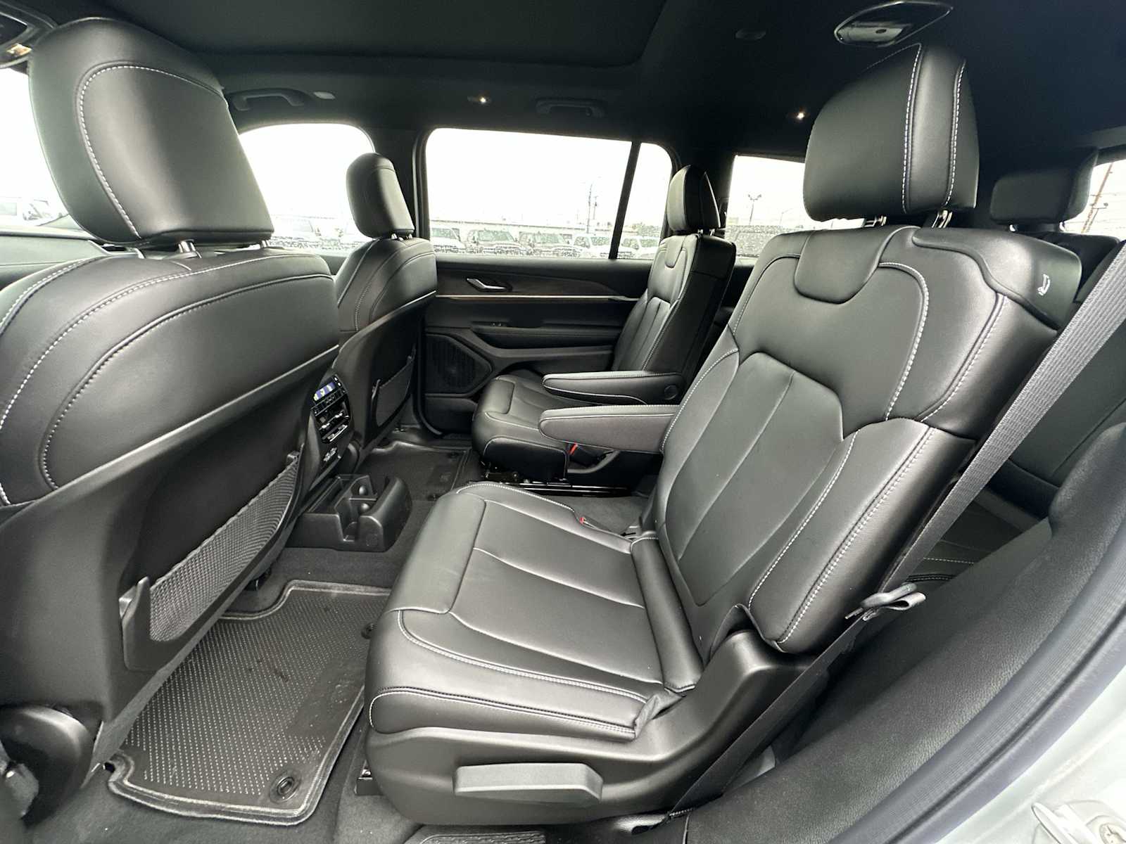 Thumbnail: 2025 Jeep Grand Cherokee - 24