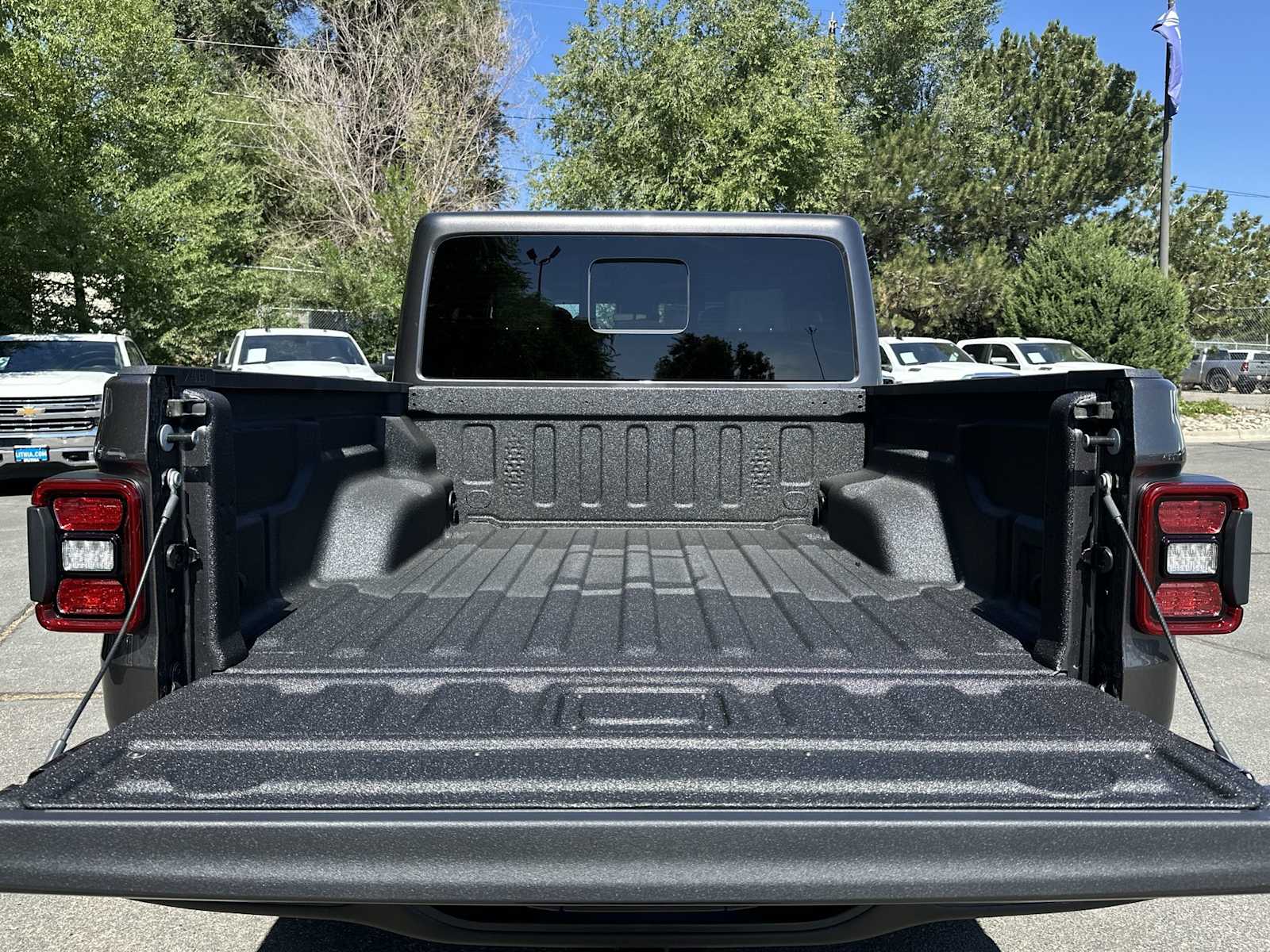 Thumbnail: 2025 Jeep Gladiator - 24